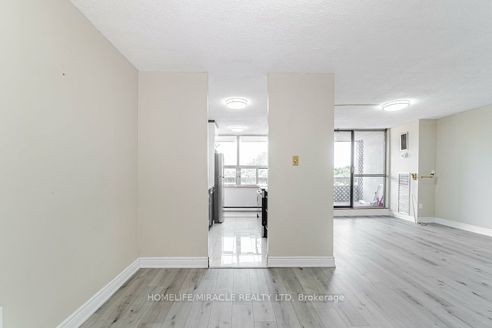 https://trreb-image.ampre.ca/a2qzm9BXP528zfVoR2aXjnNjiO5F8nXiPP4wqhOe08M/rs:fit:960:960/wm:.5:so:0:50:.4/wmsh:10/wmt:PHNwYW4gZm9yZWdyb3VuZD0nd2hpdGUnIGZvbnQ9JzY4Jz5IT01FTElGRS9NSVJBQ0xFIFJFQUxUWSBMVEQsIEJyb2tlcmFnZTwvc3Bhbj4/cb:20250208155534/L3RycmViL2xpc3RpbmdzLzQwLzU3LzI3LzQyL3AvZGFjNDUzNDYtMjliNS00MmQ5LTkyN2QtODMyYWEwZmRhZTgxLmpwZw.jpg