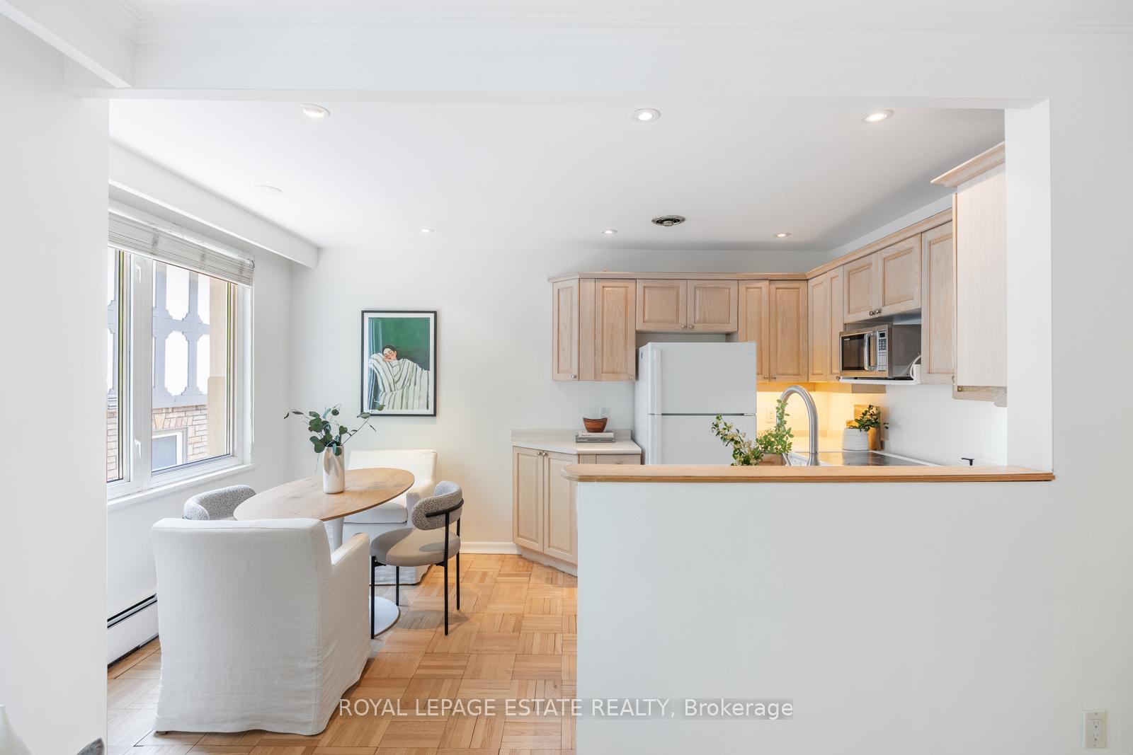 2 Bedrooms Co-op at 21 Benlamond, Toronto For sale