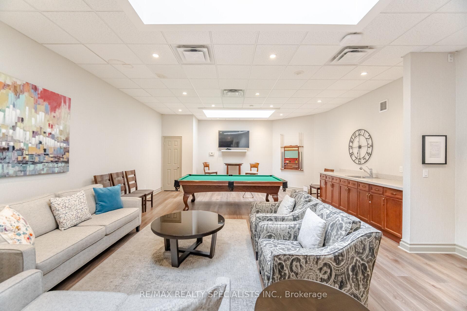 3 Bedrooms Condo at 1477 Lakeshore,  Burlington For sale