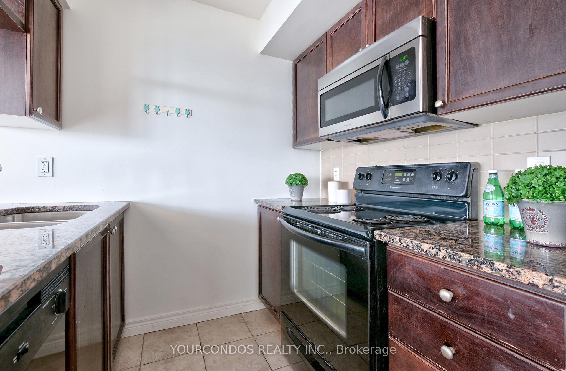 2 Bedrooms Condo at 60 Town Centre, Toronto For sale
