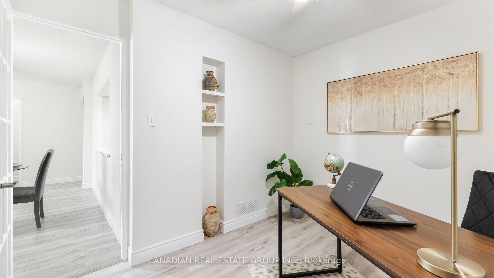 3 Bedrooms Condo at 20 Speers, Oakville For sale