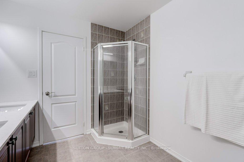 3 Bedrooms Condo at 1489 Heritage,  Oakville For sale