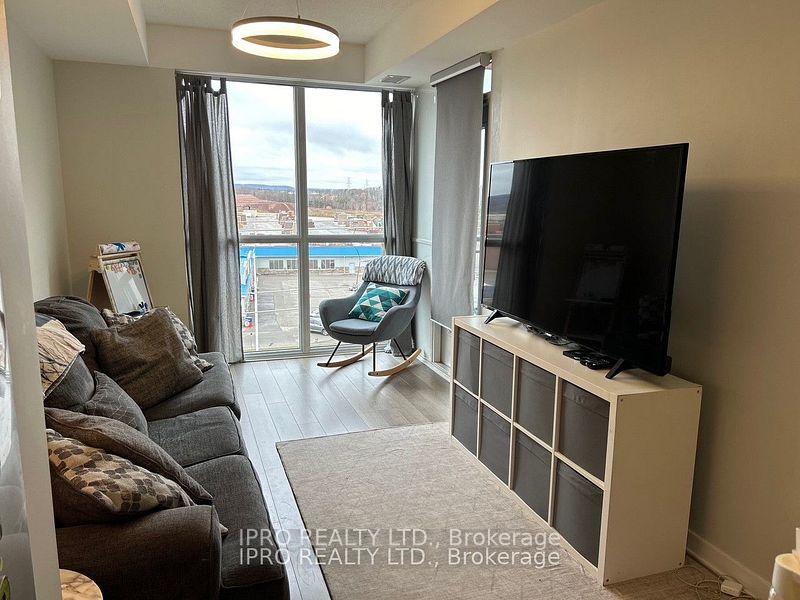 2 Bedrooms Condo at 5230 Dundas, Burlington For sale