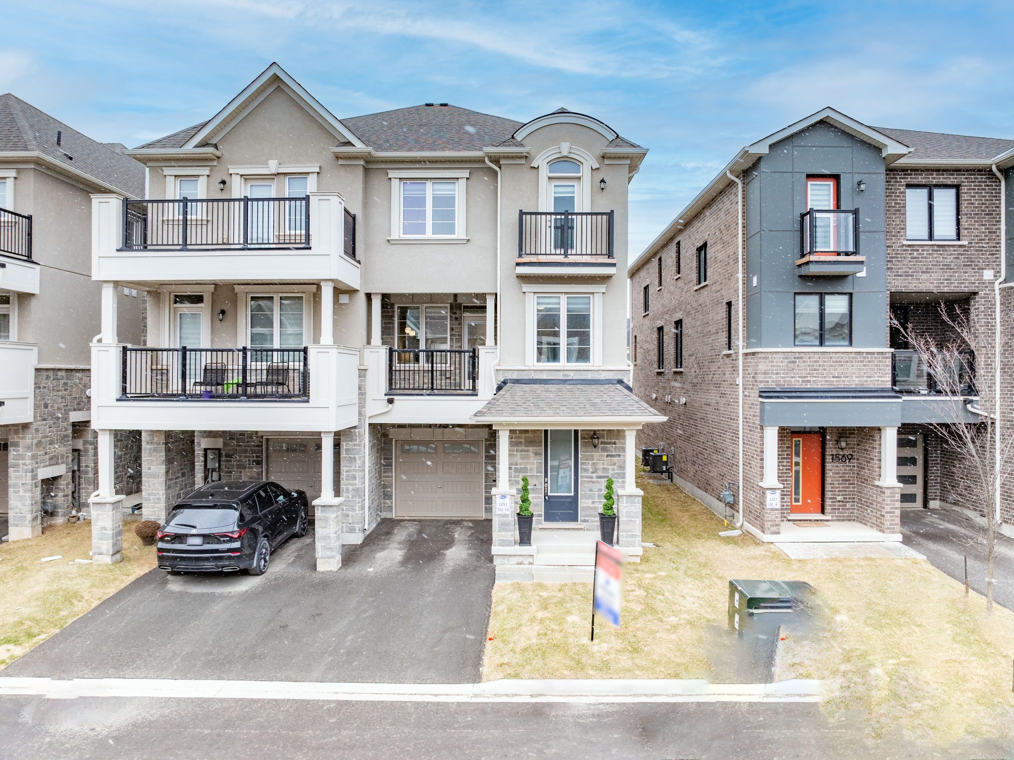 1573 Moira Crescent