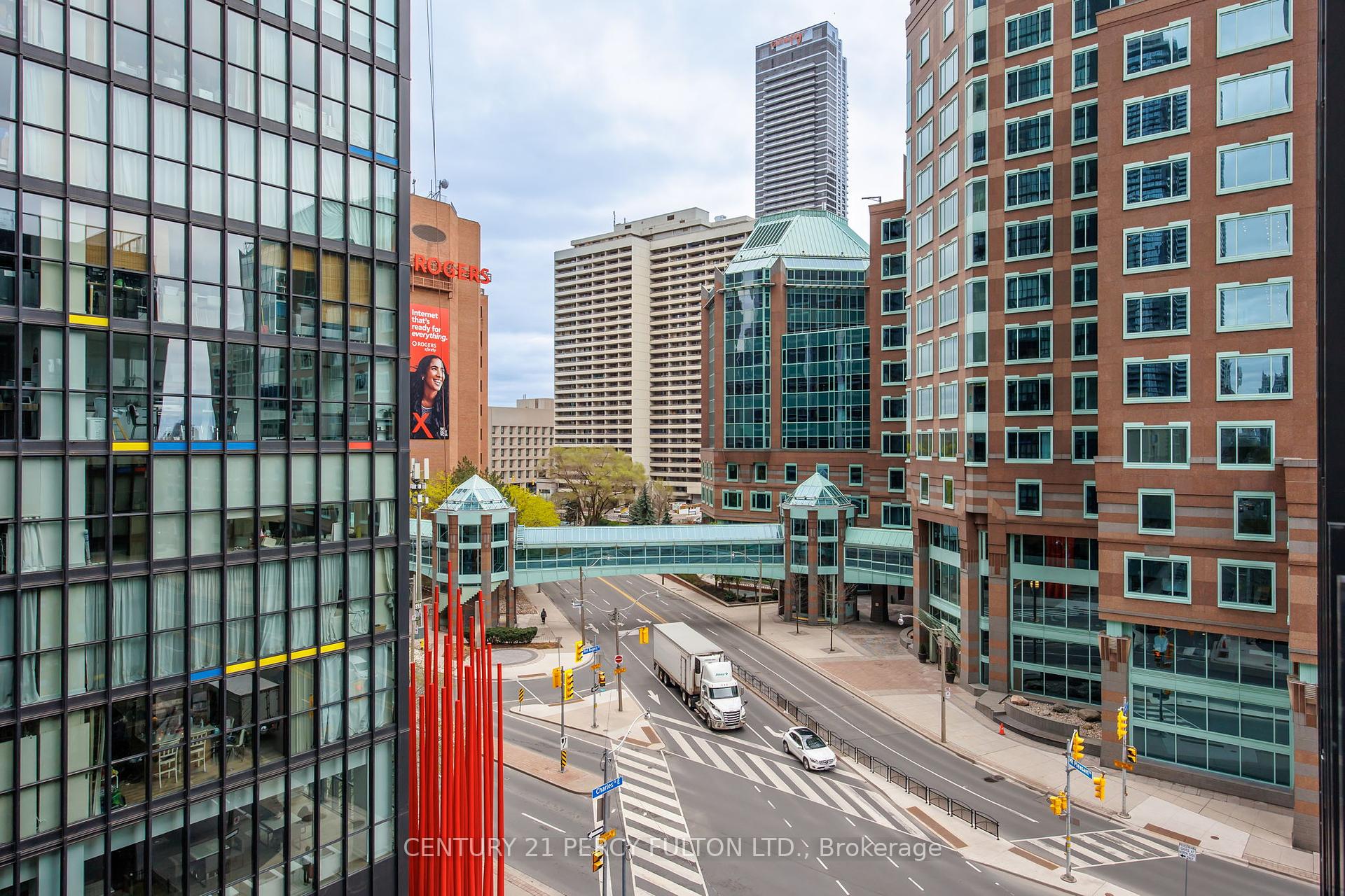 2 Bedrooms Condo at 101 Charles, Toronto For sale
