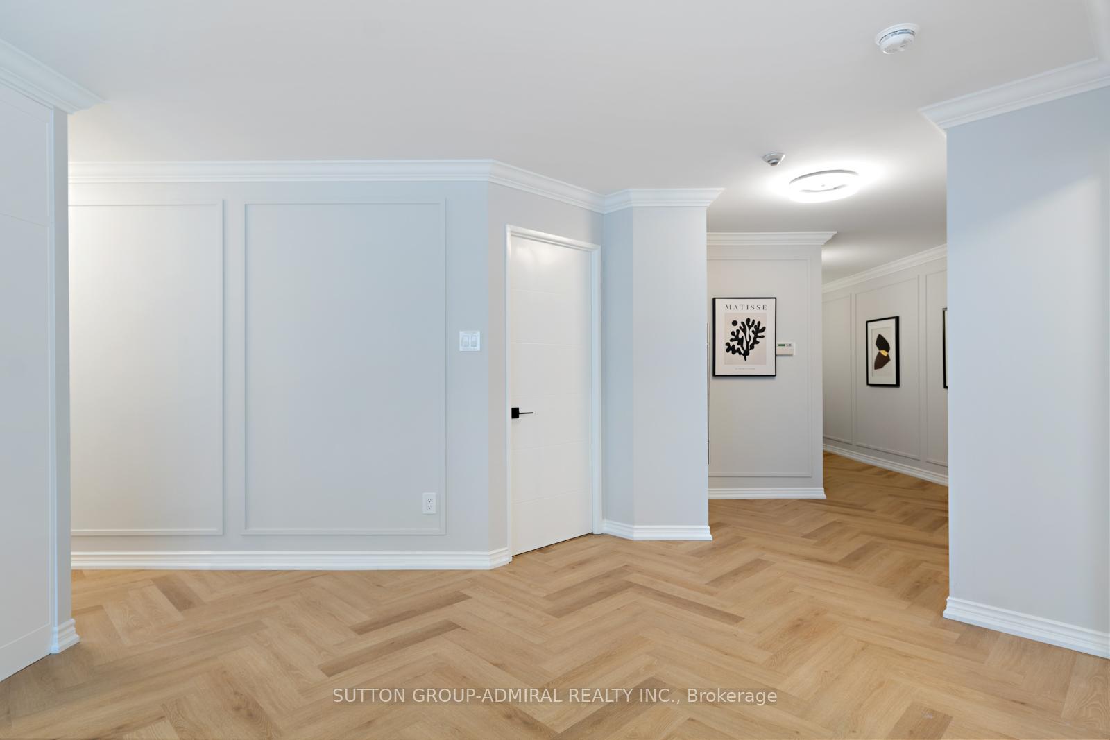 2 Bedrooms Condo at 7 Townsgate, Vaughan For sale