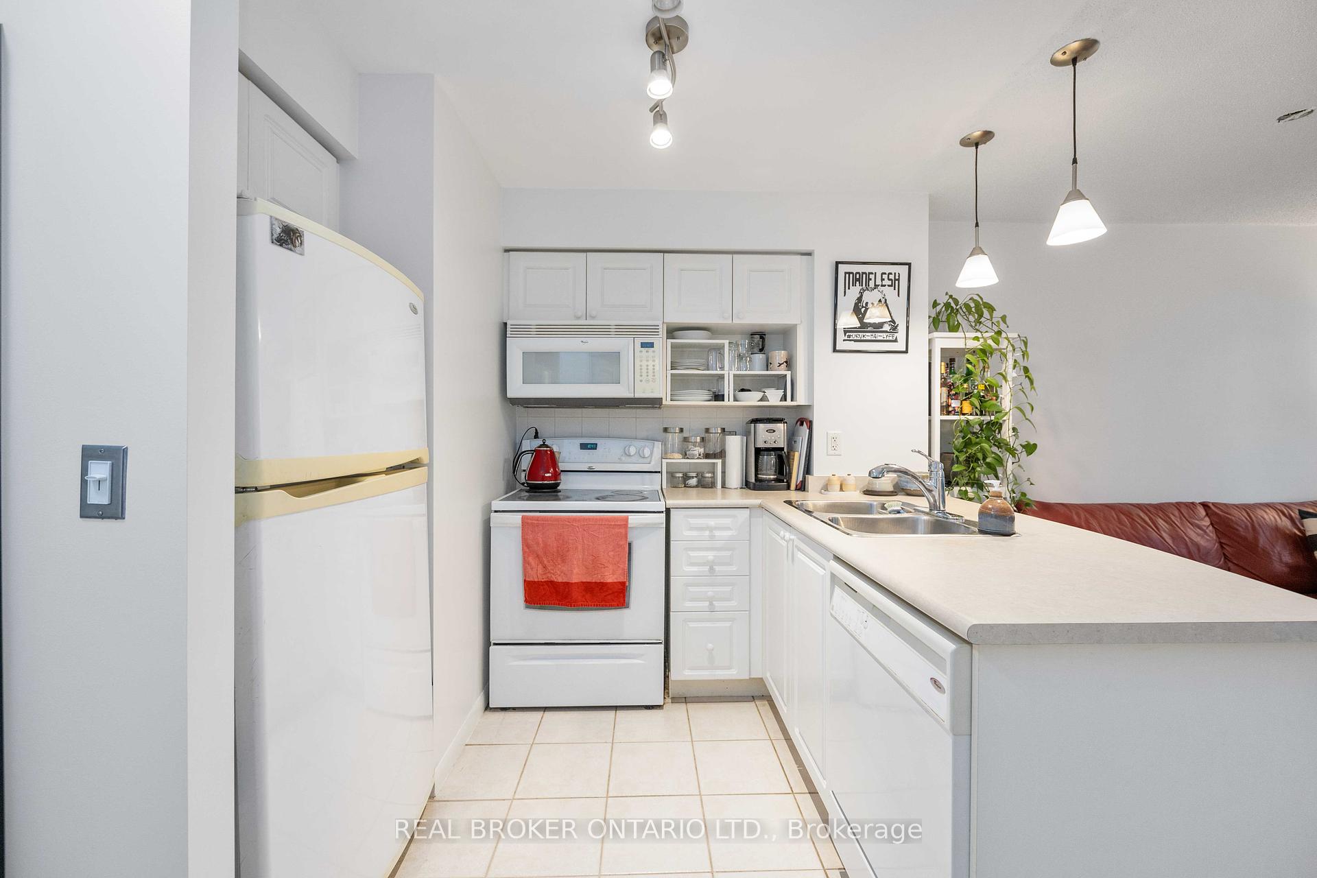 2 Bedrooms Condo at 18 Yonge,  Toronto For sale