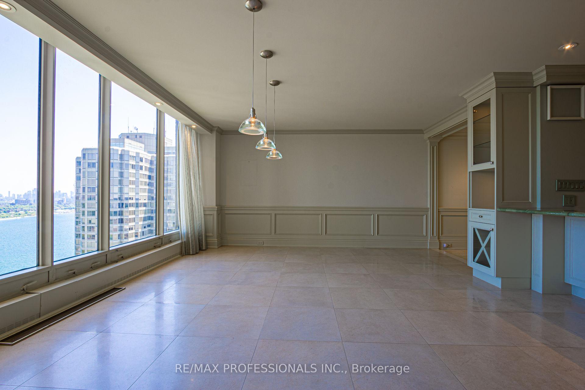 3 Bedrooms Condo at 2045 Lake Shore,  Toronto For sale