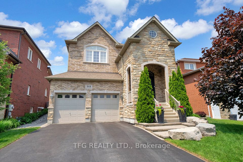 944 Grand Ridge