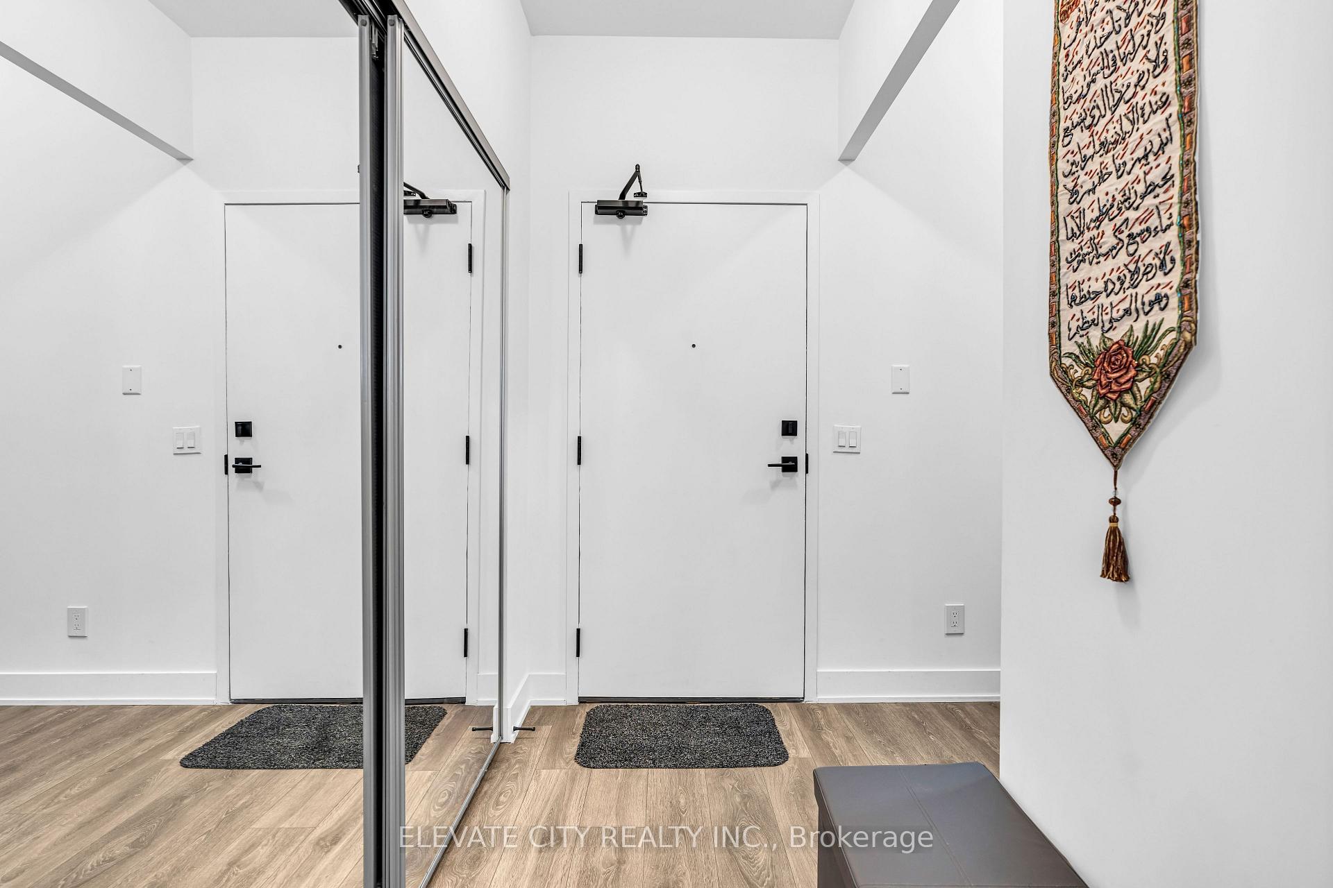 2 Bedrooms Condo at 2489 Taunton, Oakville For sale
