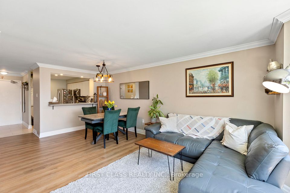 3845 Lake Shore