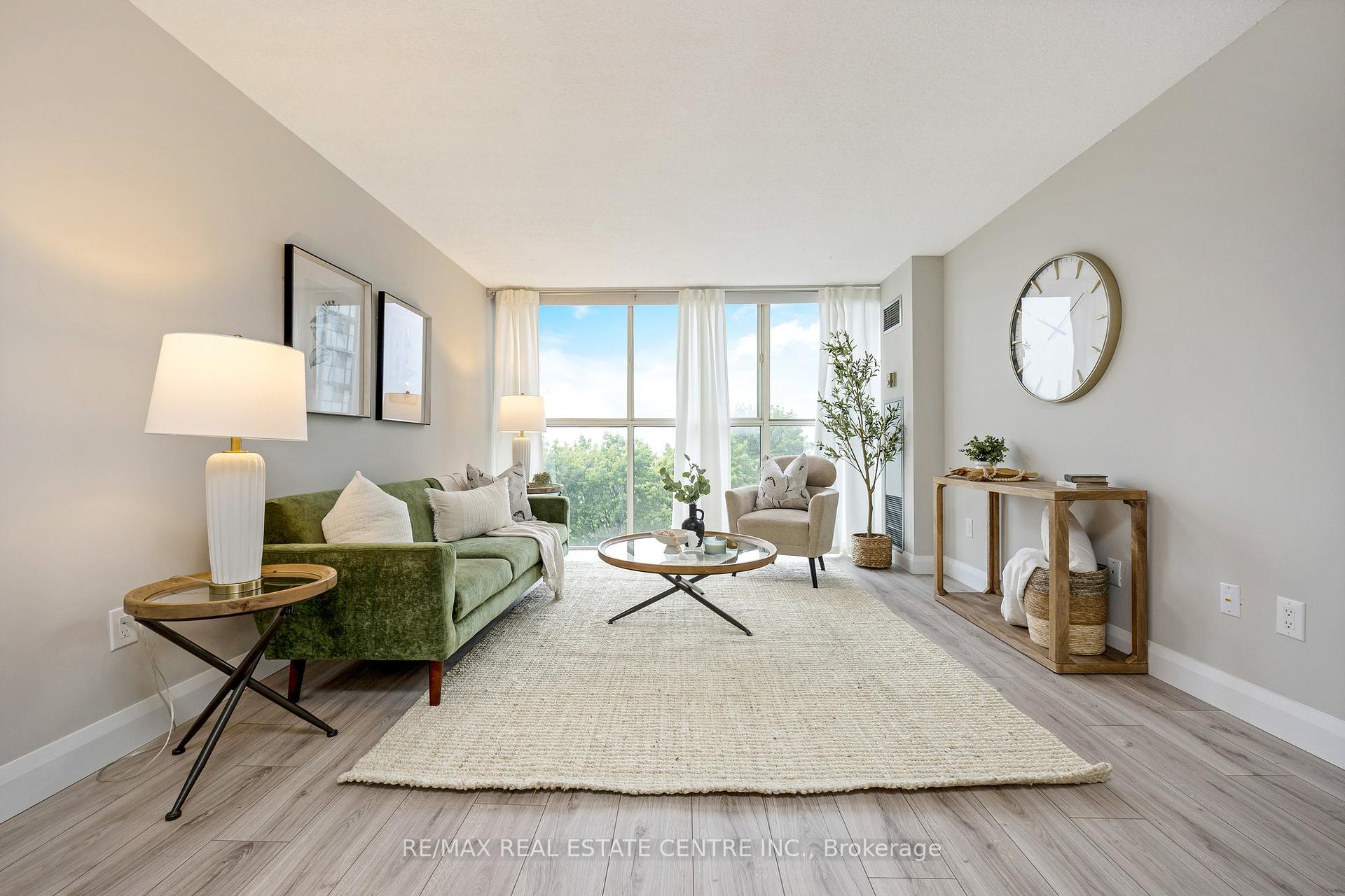 2 Bedrooms Condo at 4185 Shipp, Mississauga For sale