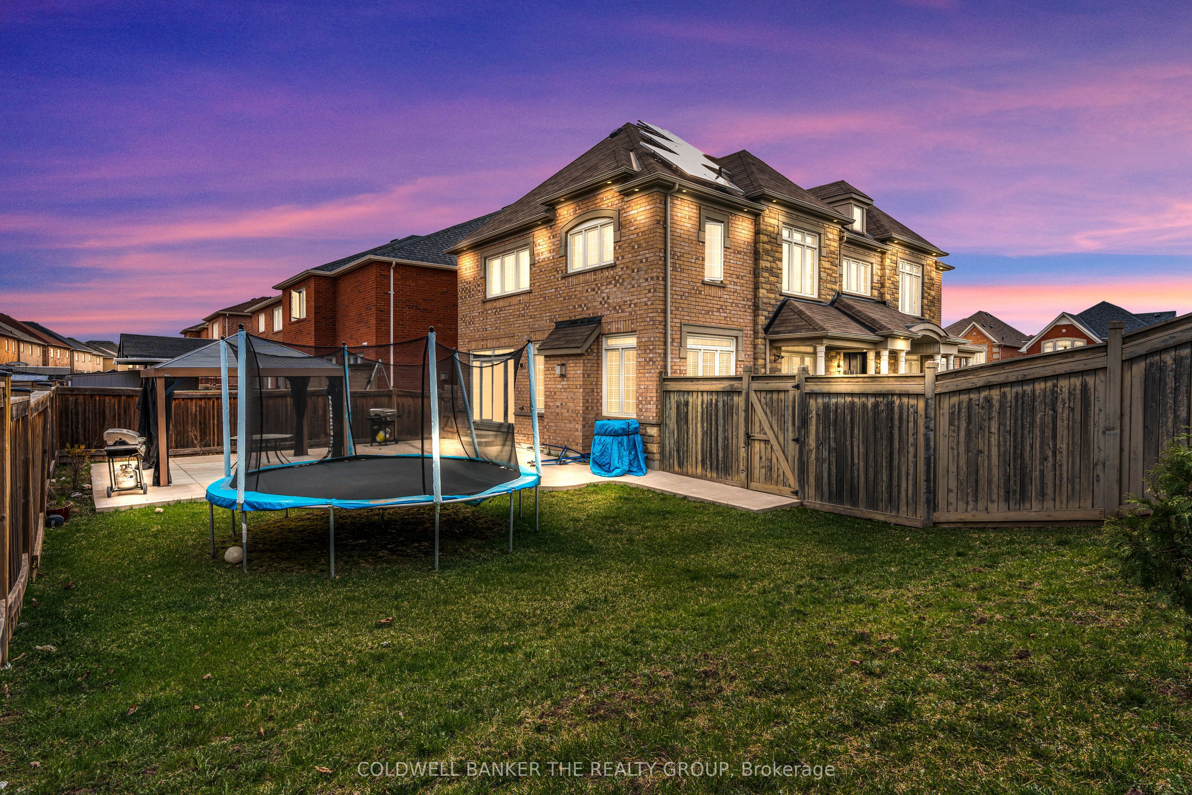 192 Castle oaks Cross, Brampton, ON L6P 3X2