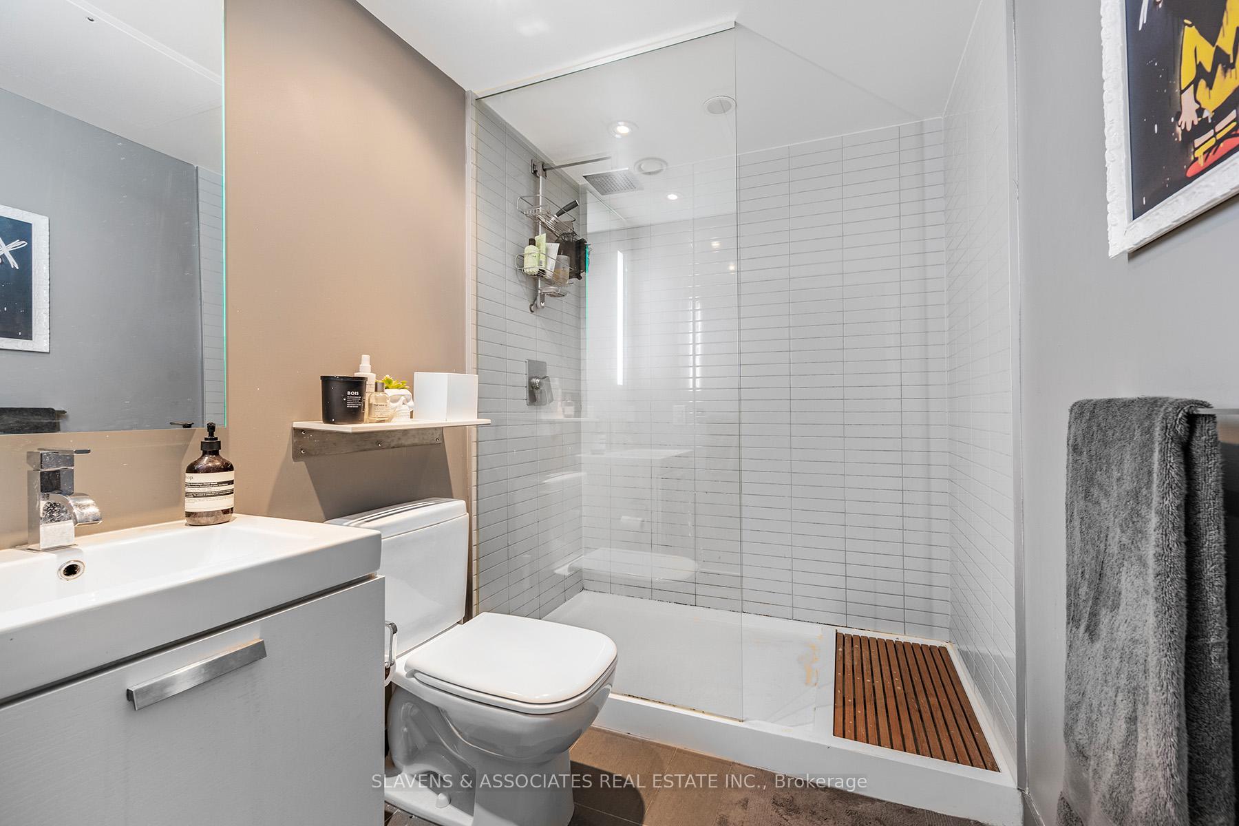 1 Bedroom Condo at 38 Stewart, Toronto For sale