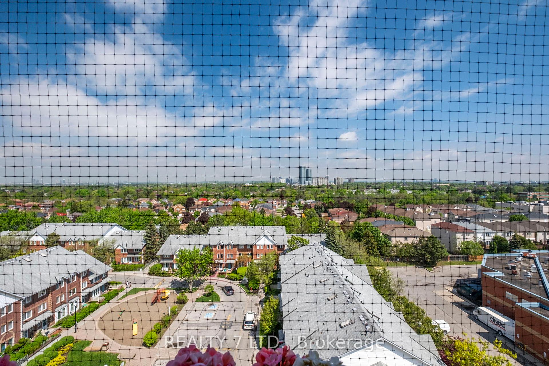 2 Bedrooms Condo at 850 Steeles, Vaughan For sale