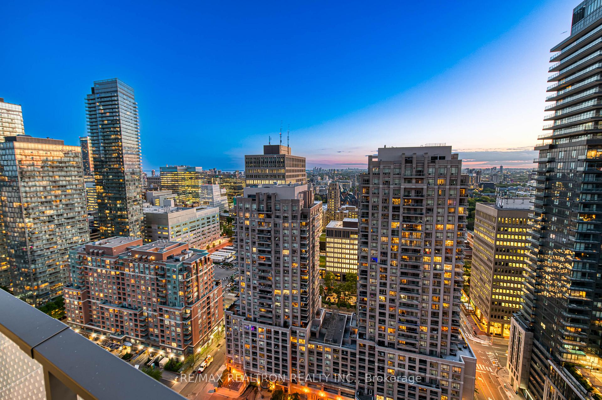 3 Bedrooms Condo at 11 Wellesley, Toronto For sale