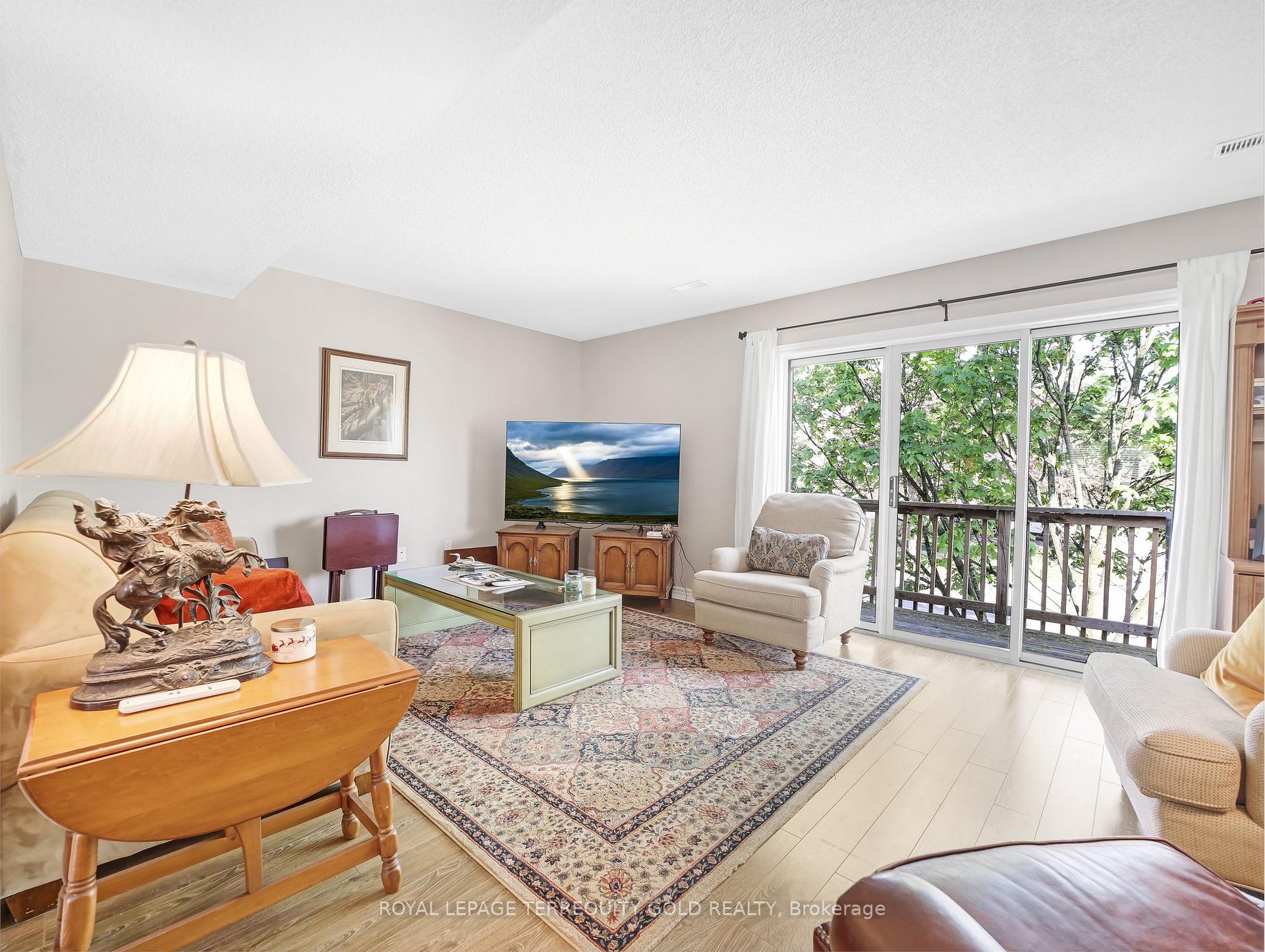 3 Bedrooms Condo at 4045 Upper Middle, Burlington For sale