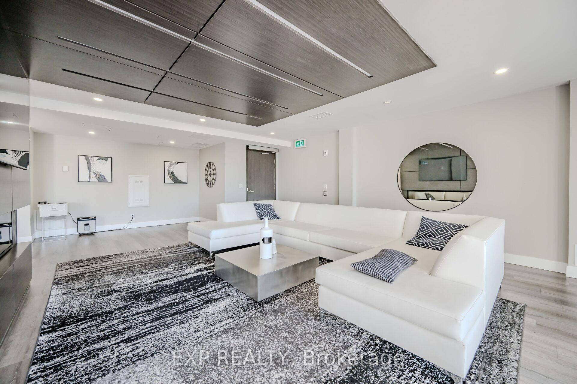 2 Bedrooms Condo at 15 Queen, Hamilton For sale