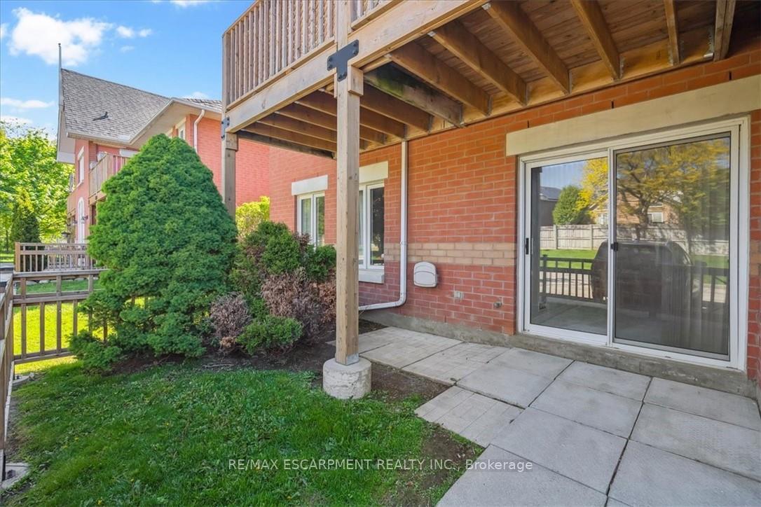 2 Bedrooms Condo at 4140 Foxwood, Burlington For sale