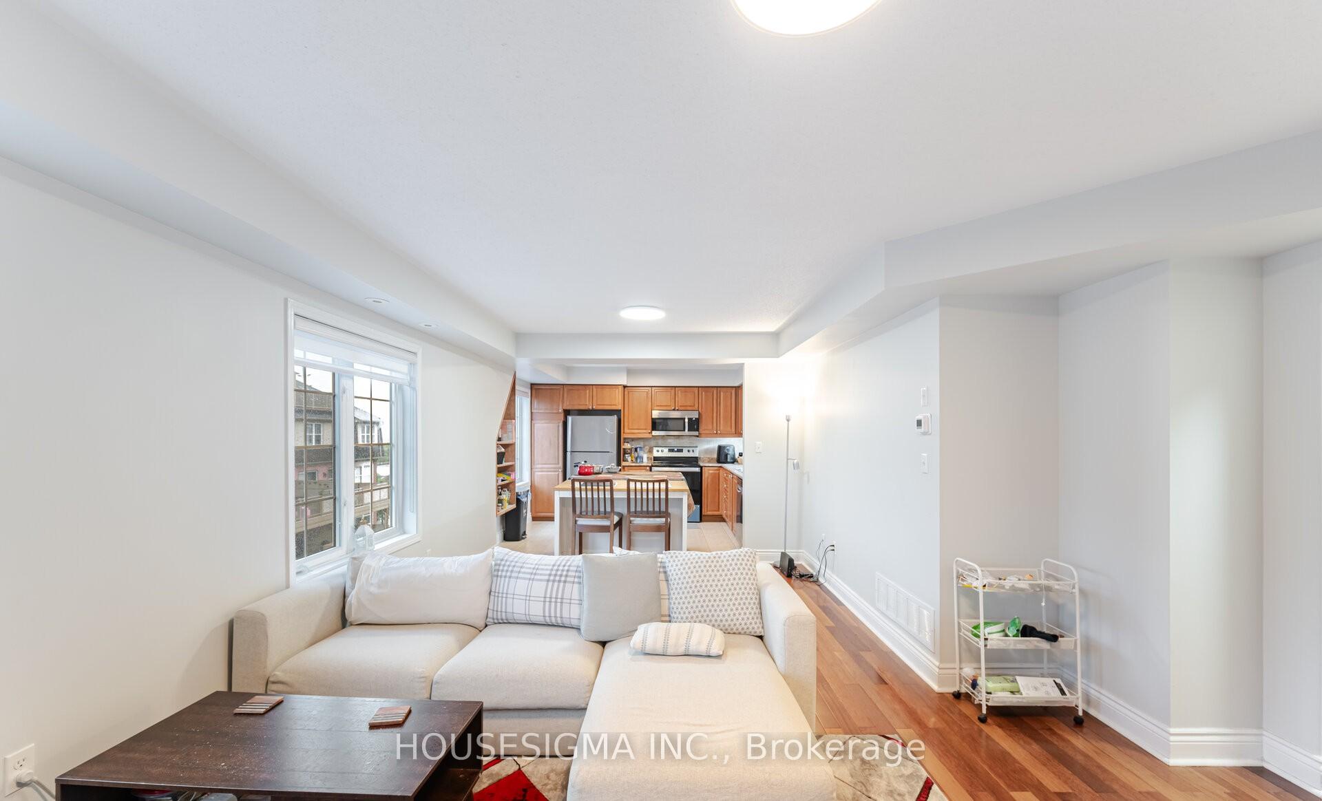 3 Bedrooms Condo at 760 Neighbourhood, Mississauga For sale