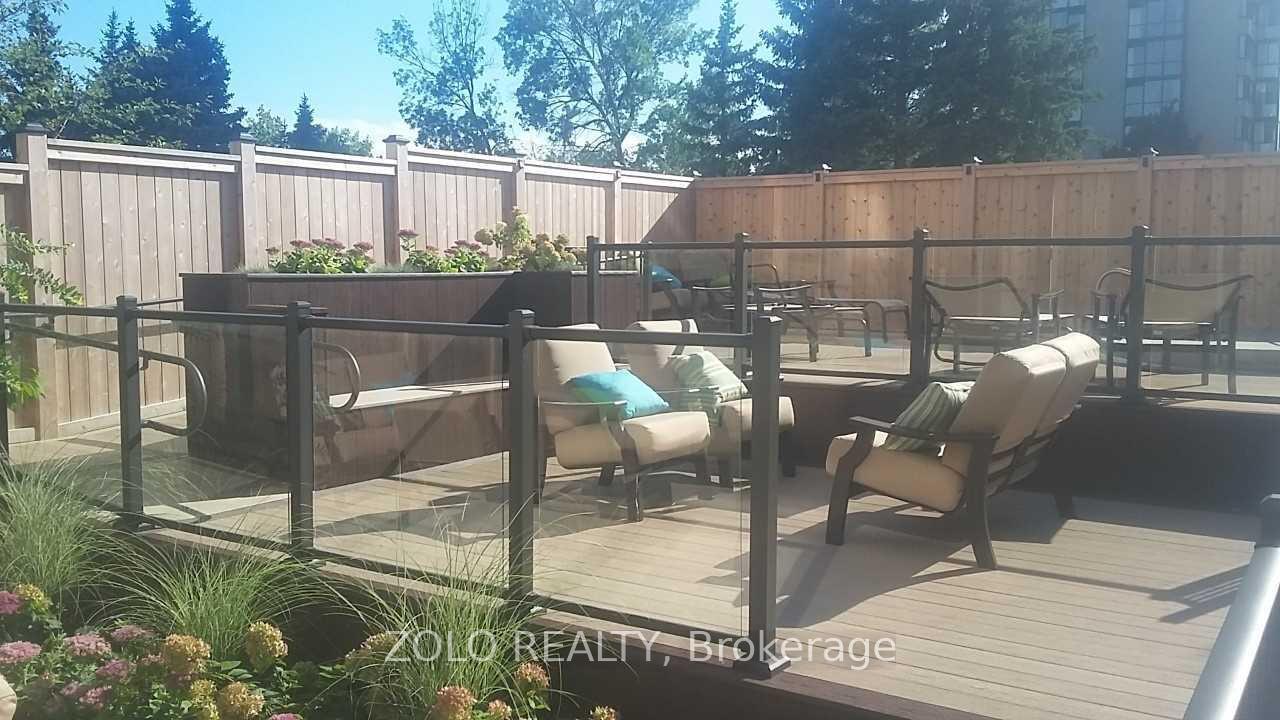 3 Bedrooms Condo at 300 Webb, Mississauga For sale