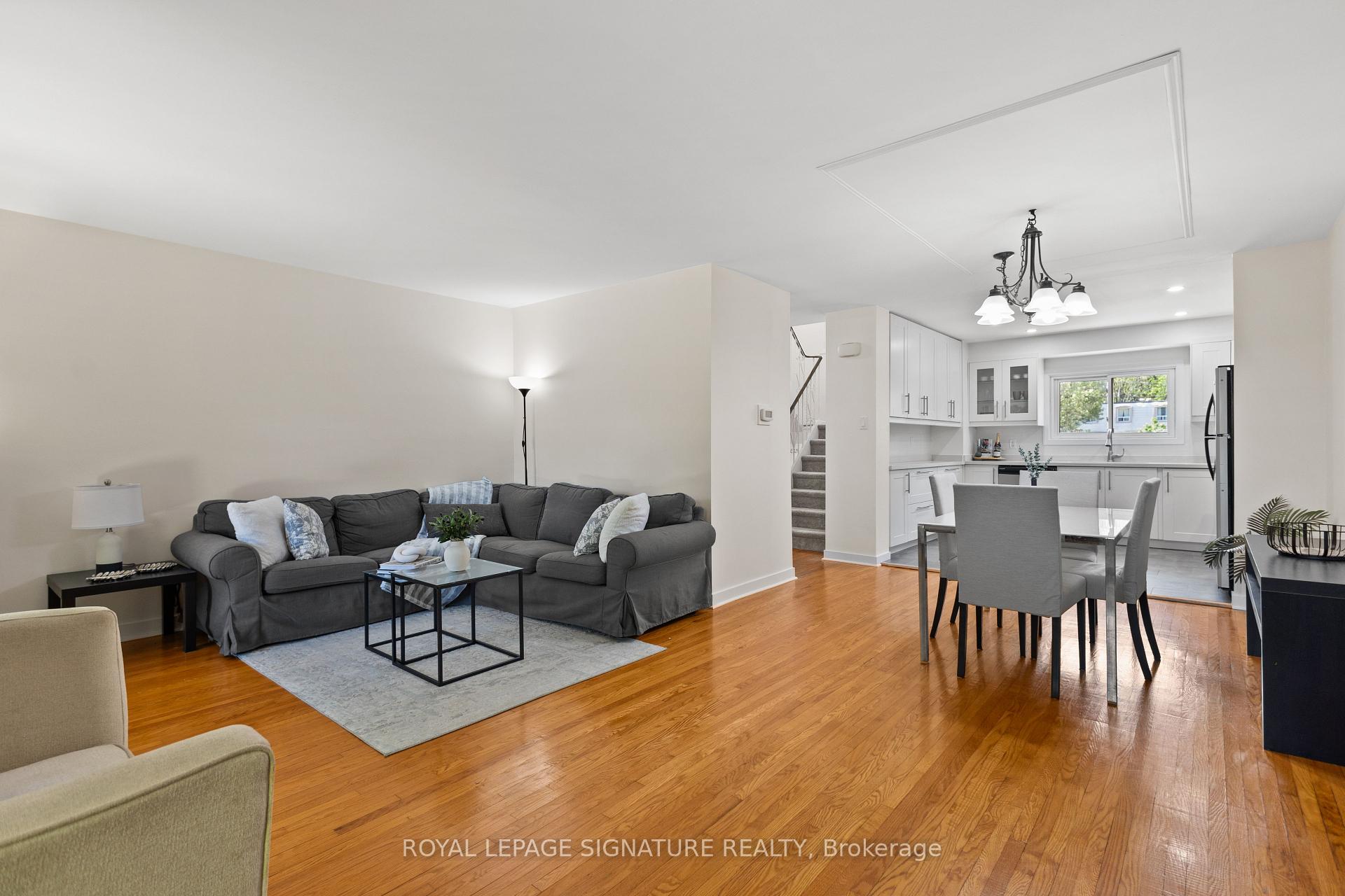3 Bedrooms Condo at 611 Francis, Burlington For sale