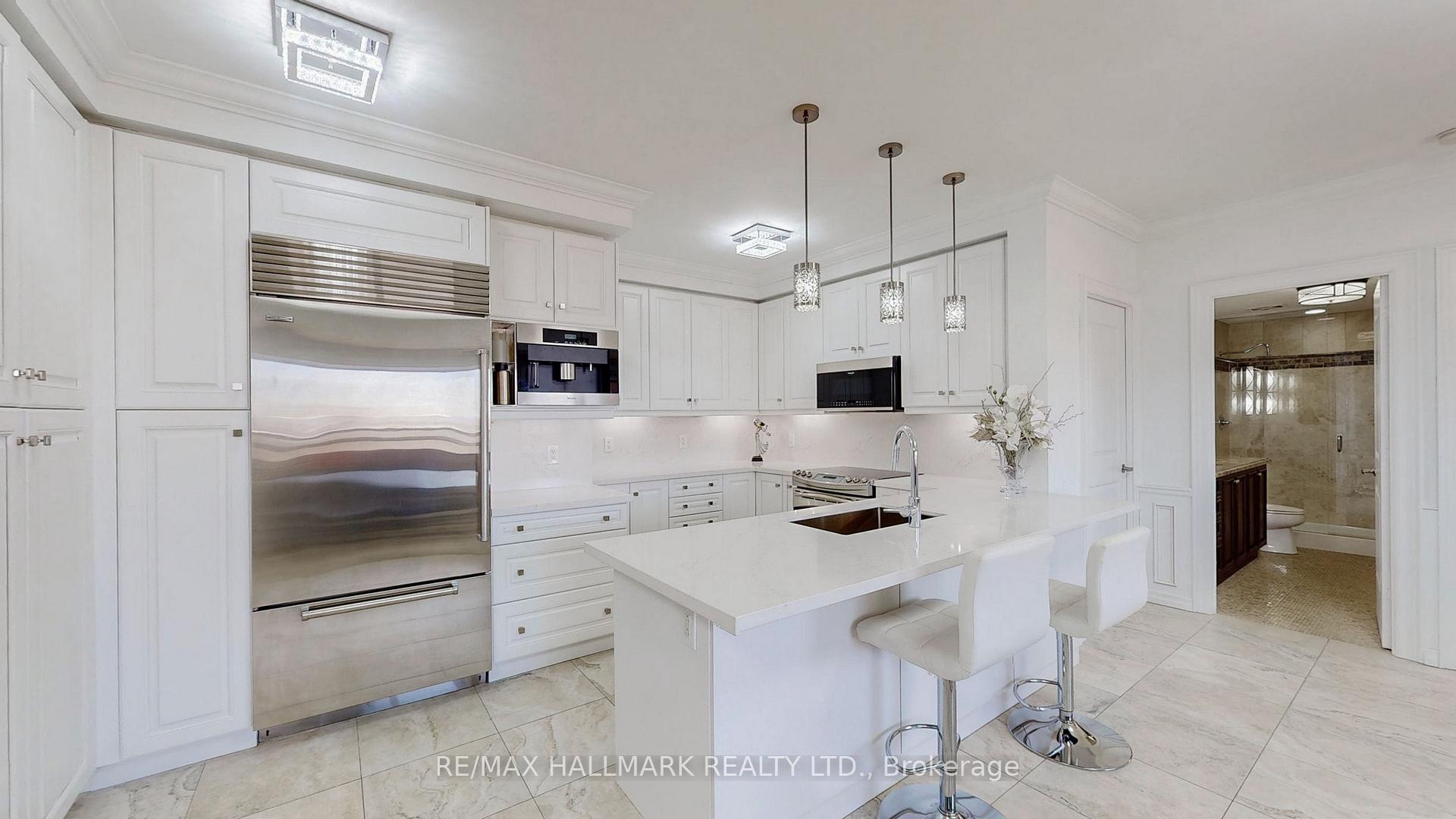 3 Bedrooms Condo at 9245 Jane, Vaughan For sale