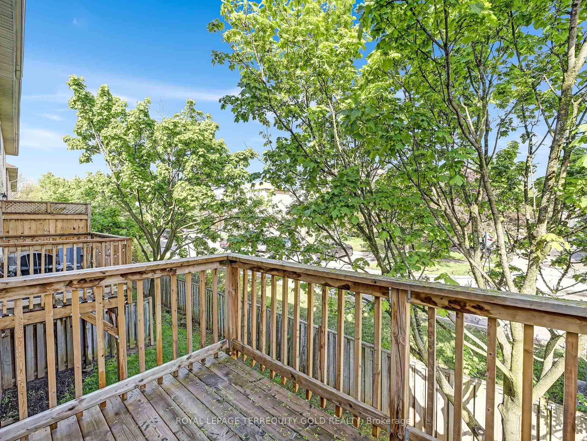 3 Bedrooms Condo at 4045 Upper Middle, Burlington For sale