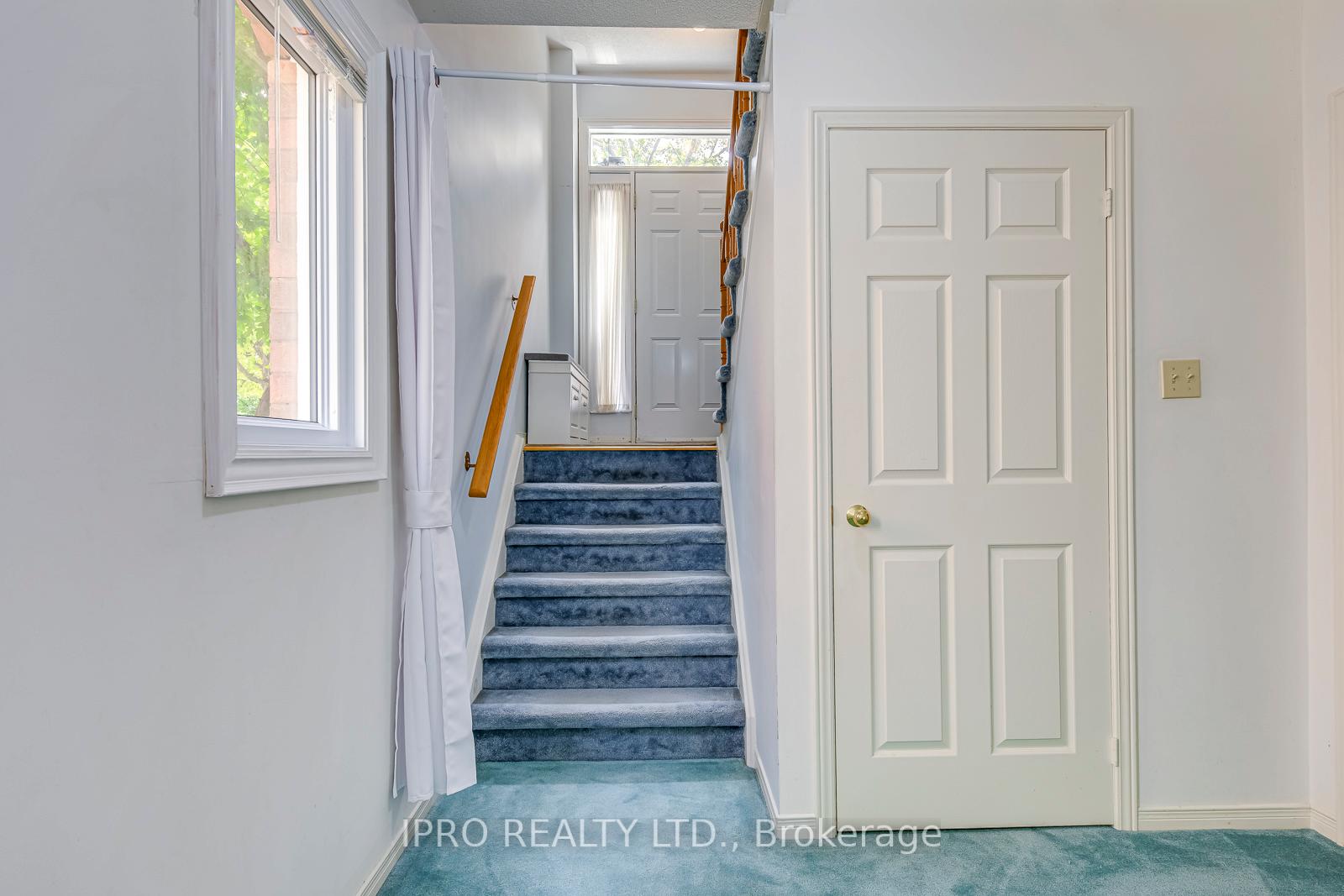3 Bedrooms Condo at 2051 MERCHANTS, Oakville For sale