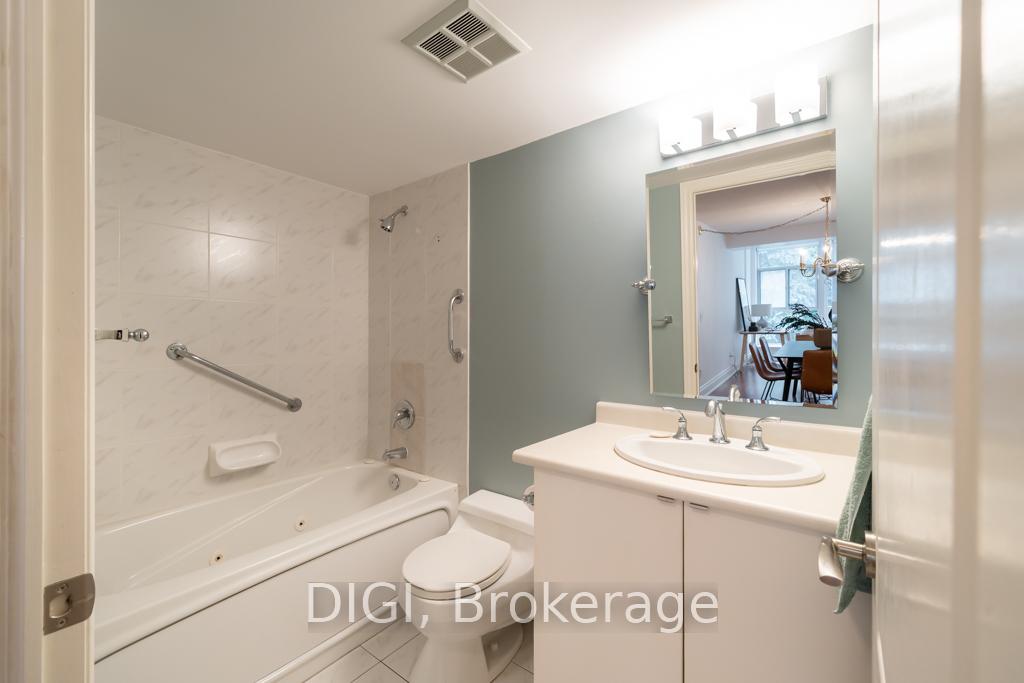 3 Bedrooms Condo at 75 York Mills, Toronto For sale