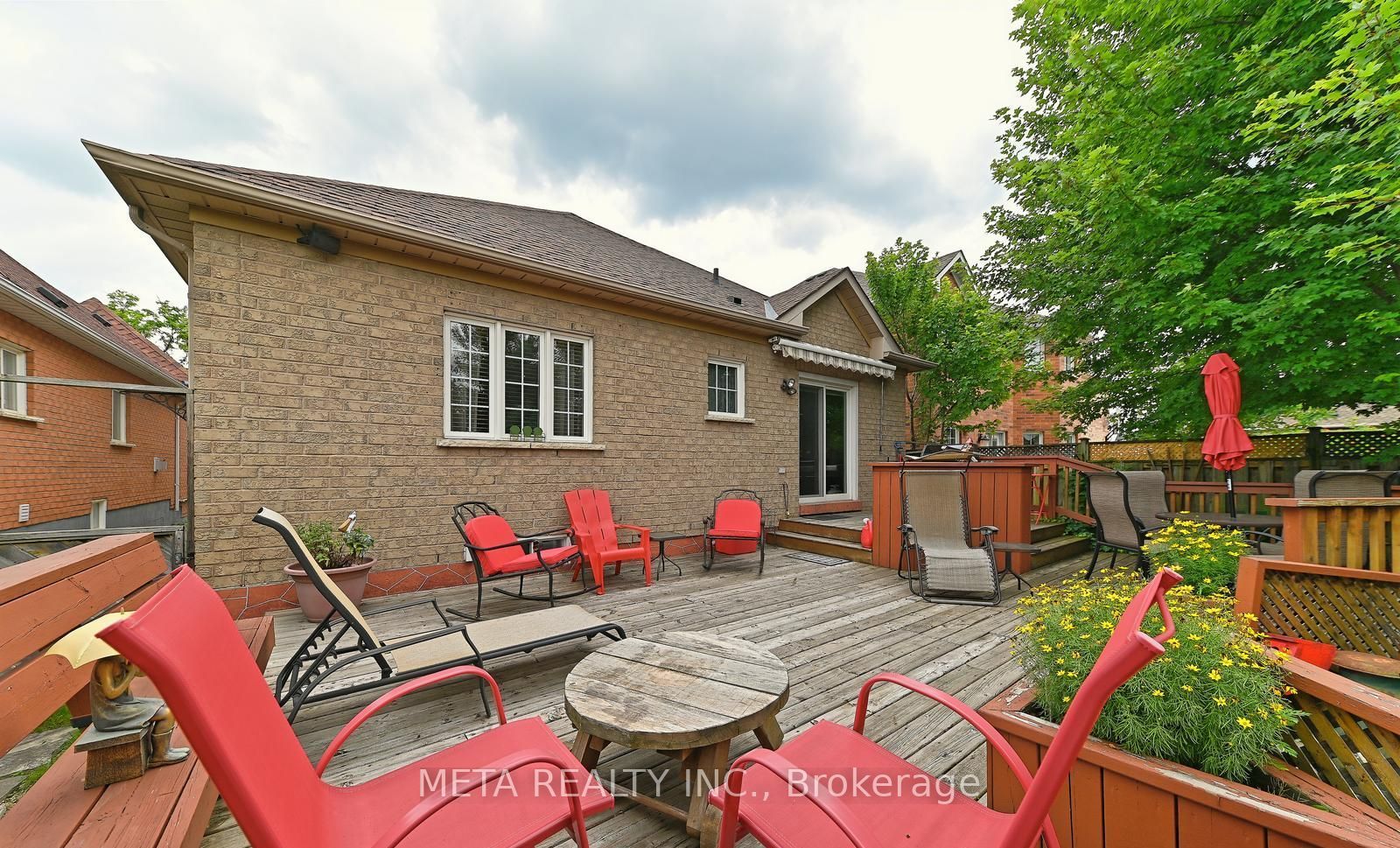 138 Van scott Drive N, #UPPER