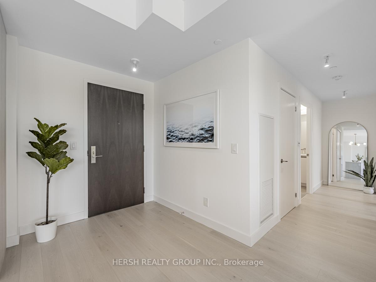 2 Bedrooms Condo at 160 Kingsway,  Toronto For sale