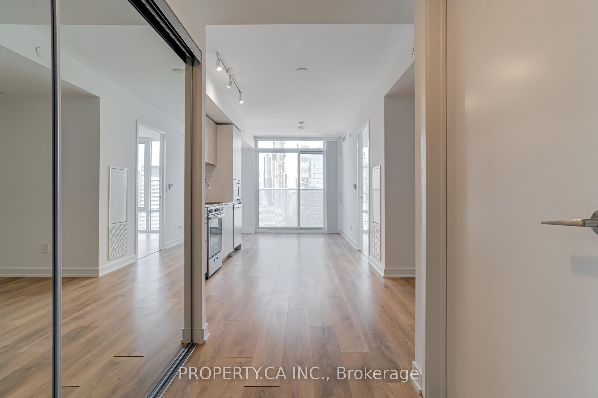2 Bedrooms Condo at 501 Yonge, Toronto For sale