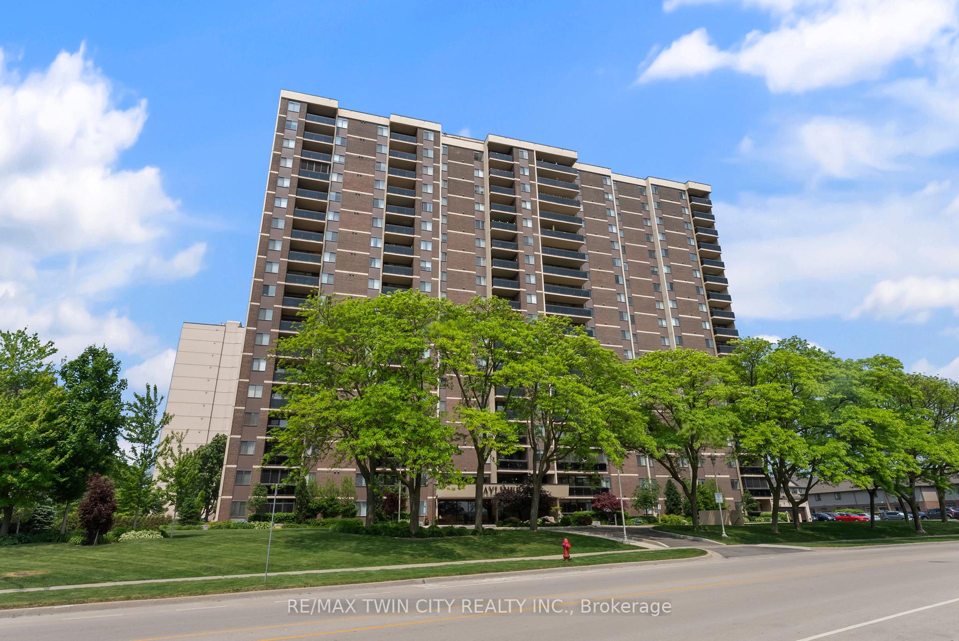 2 Bedrooms Condo at 301 Frances, Hamilton For sale