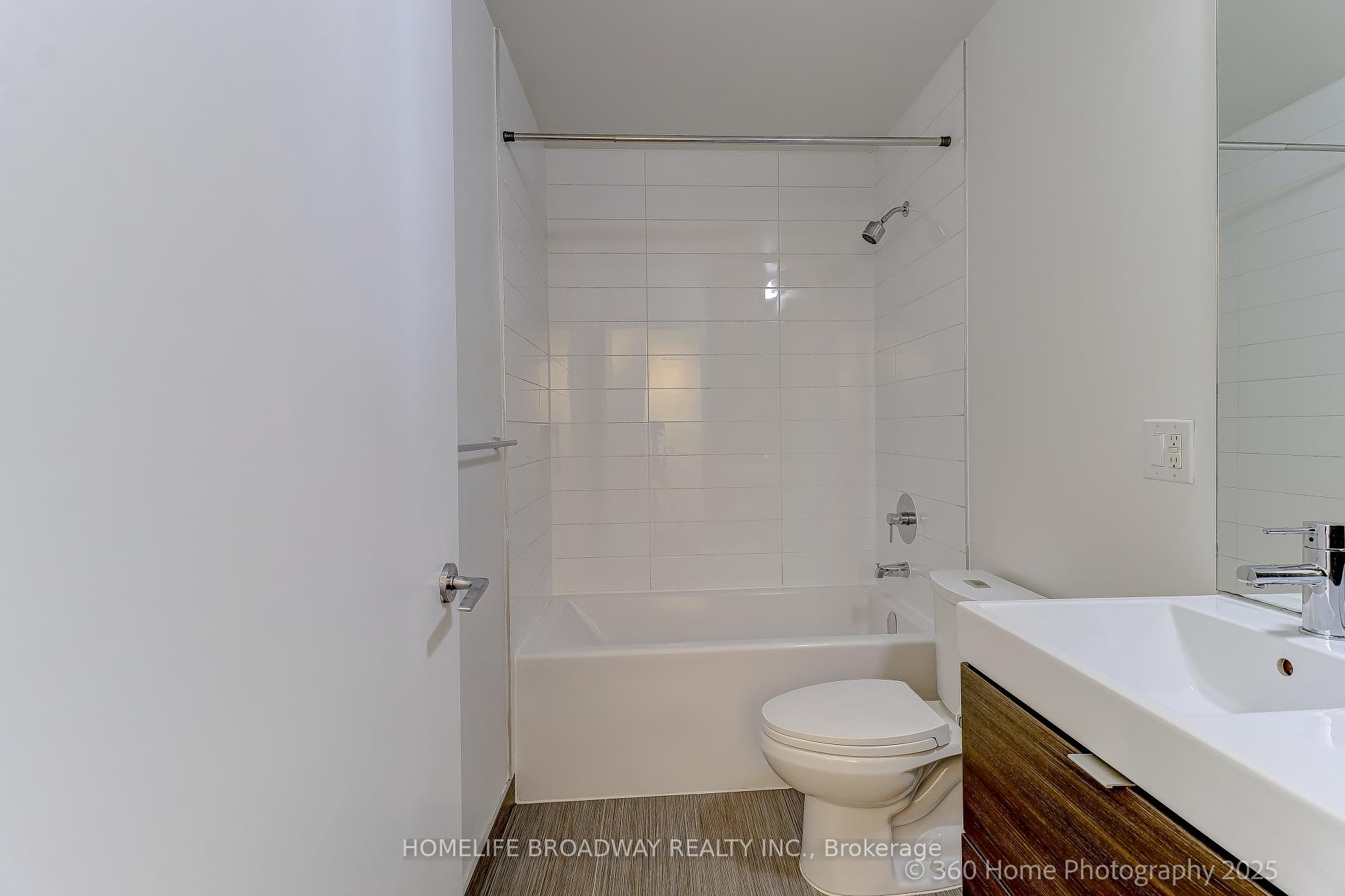 2 Bedrooms Condo at 62 Forest Manor, Toronto For sale