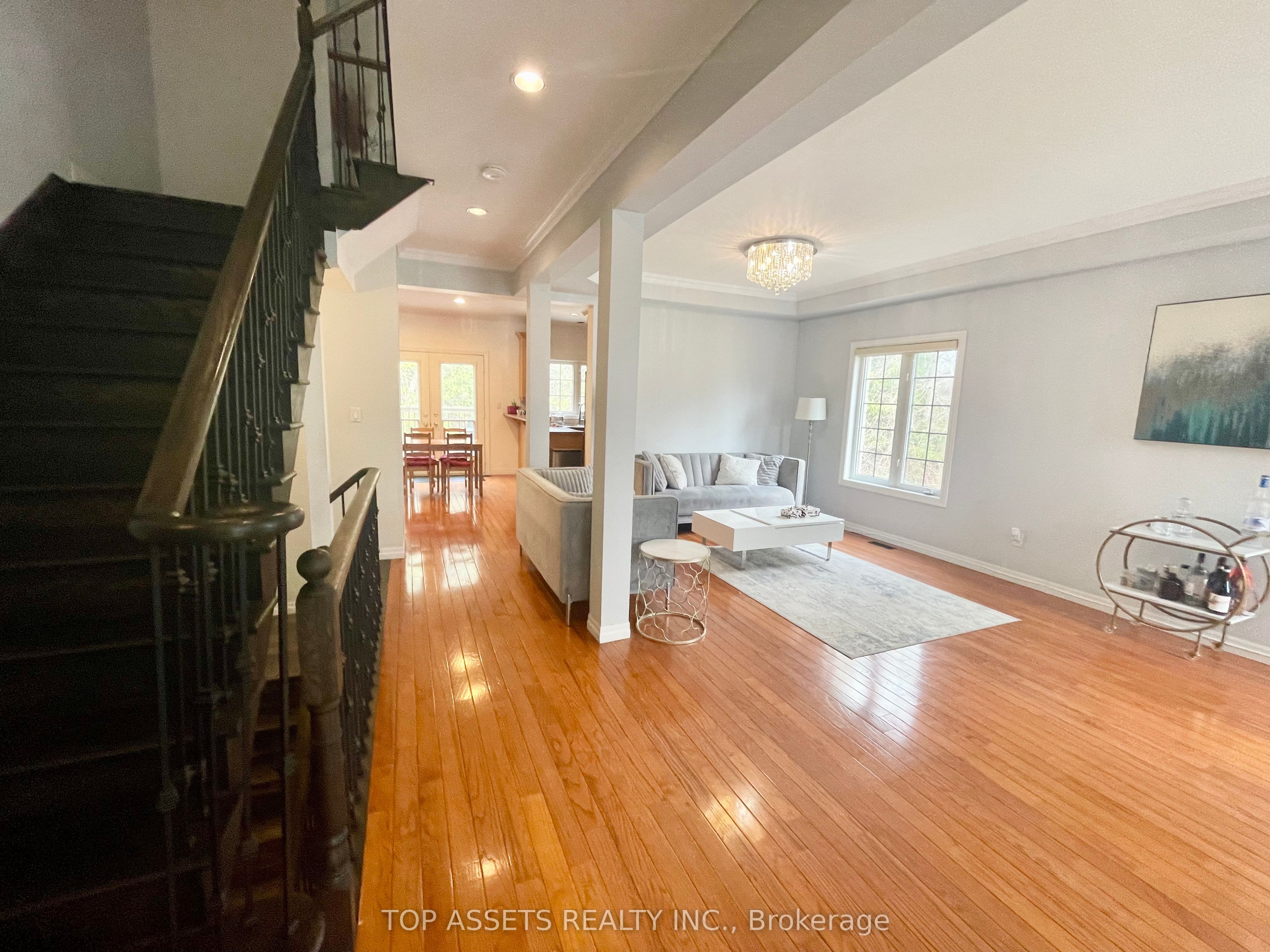32 Headwater Crescent