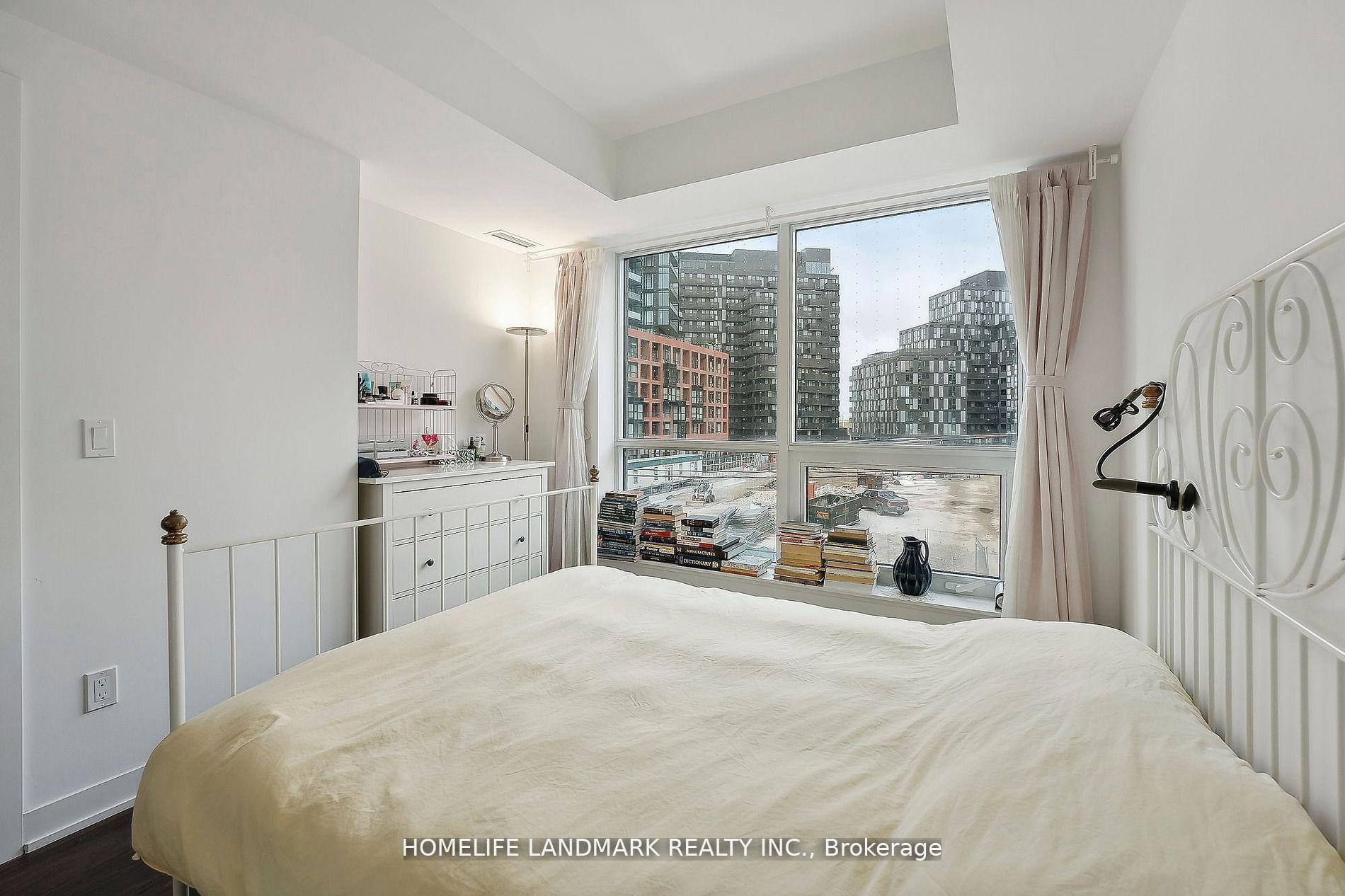 3 Bedrooms Condo at 31 Tippett,  Toronto For sale