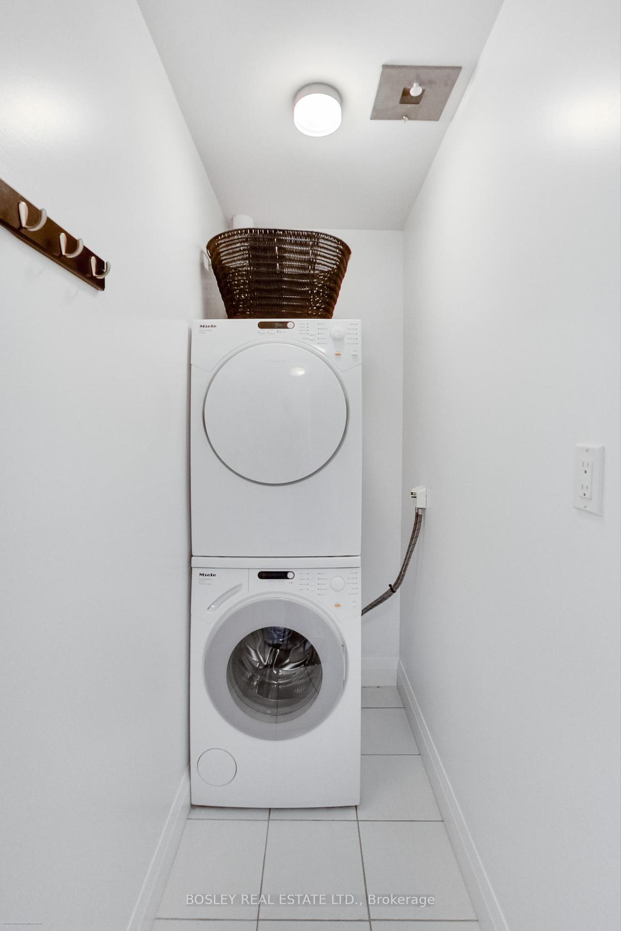 2 Bedrooms Condo at 1 Bedford, Toronto For sale