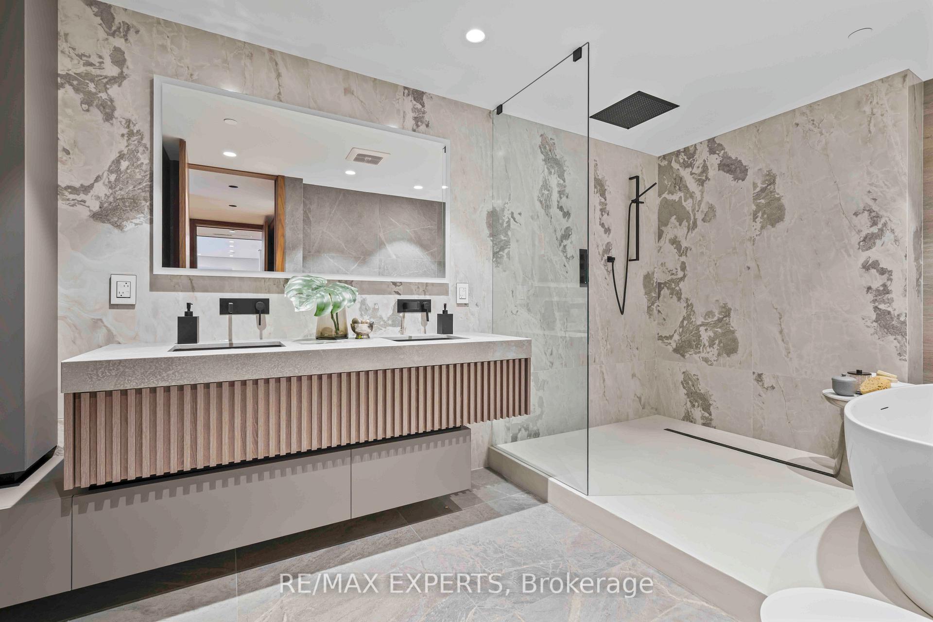 4 Bedrooms Condo at 1700 Avenue, Toronto For sale