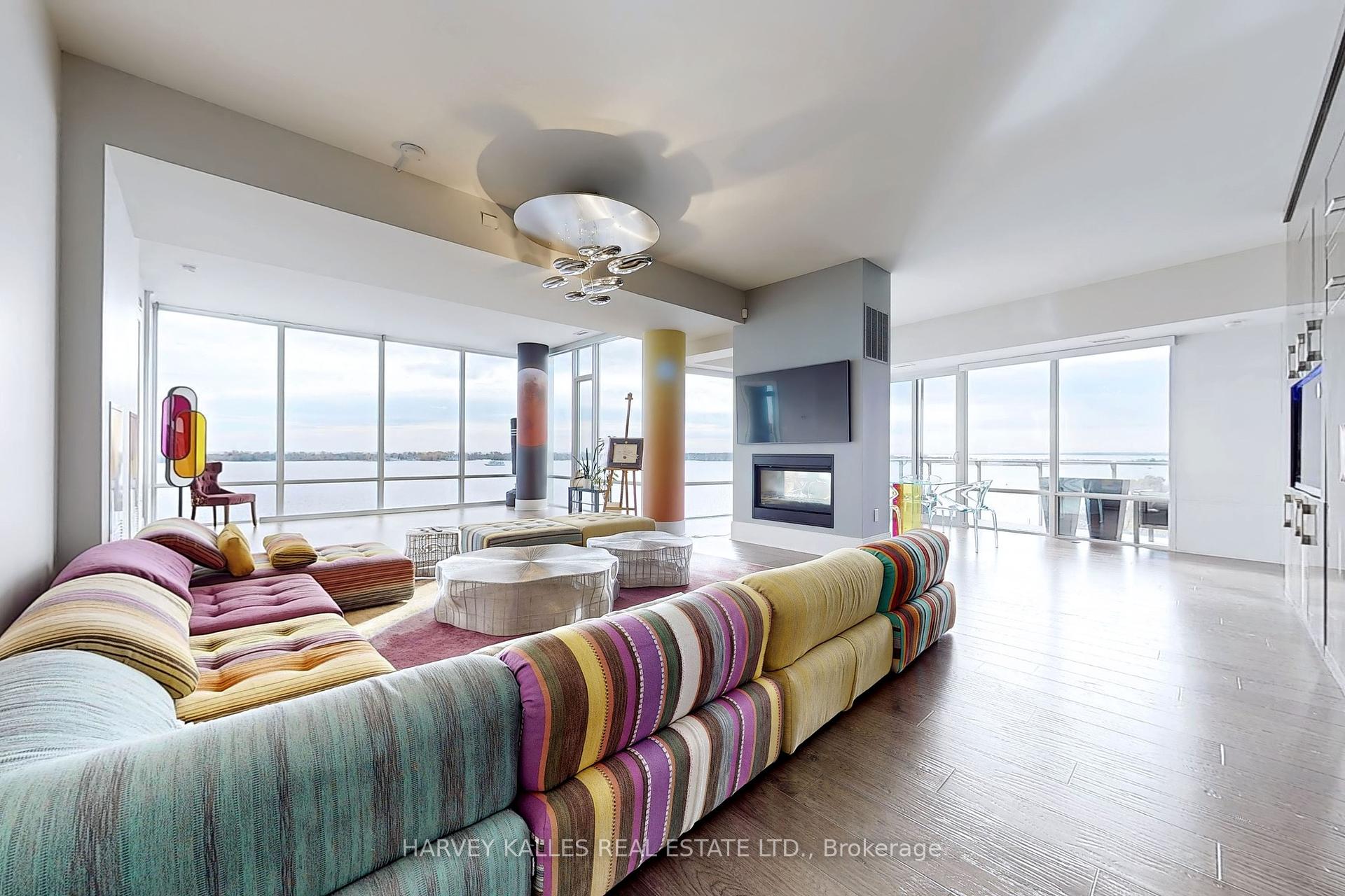 29 Queens Quay N/A E 1006