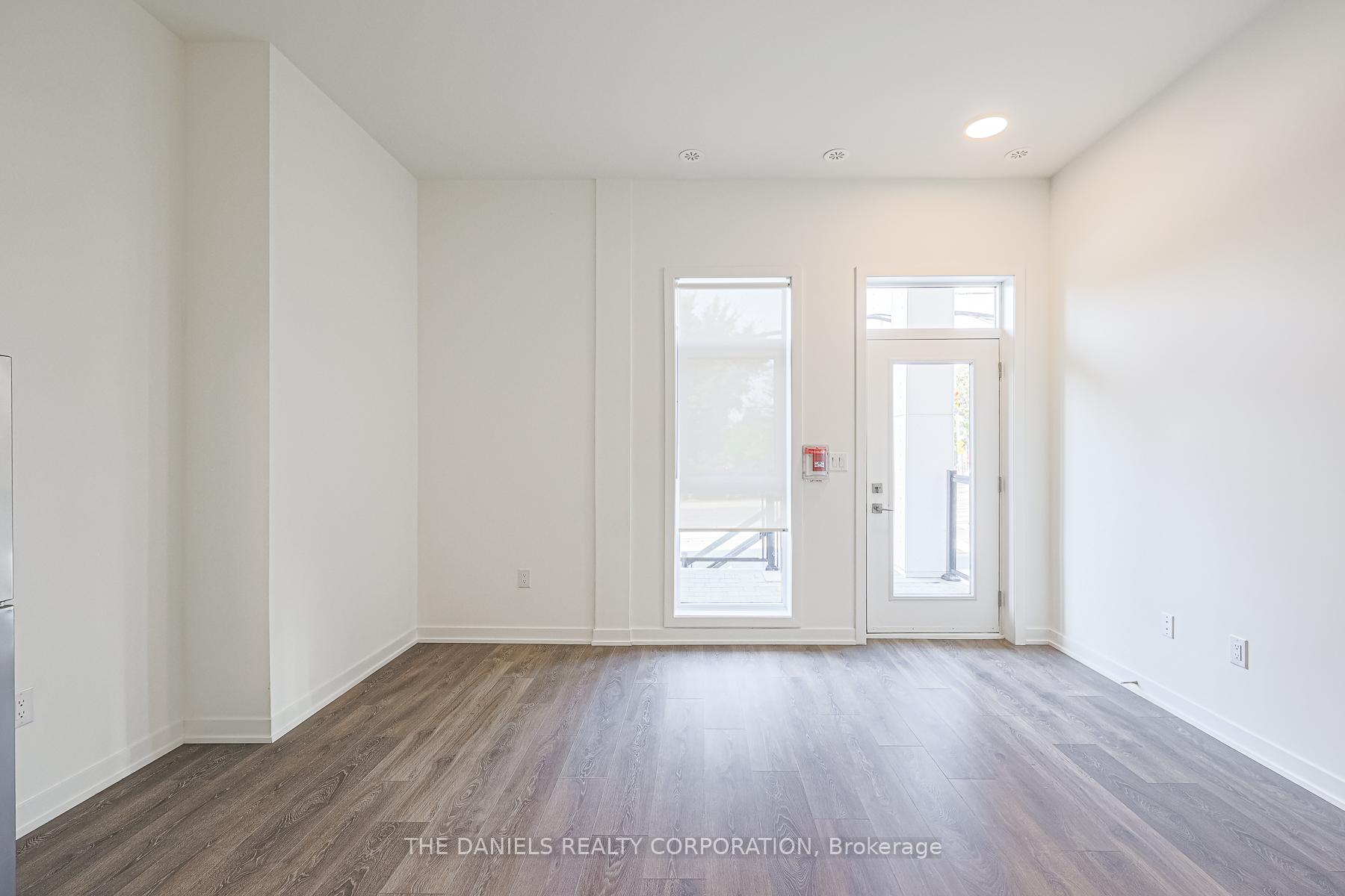 2 Bedrooms Condo at 165 Canon Jackson,  Toronto For sale