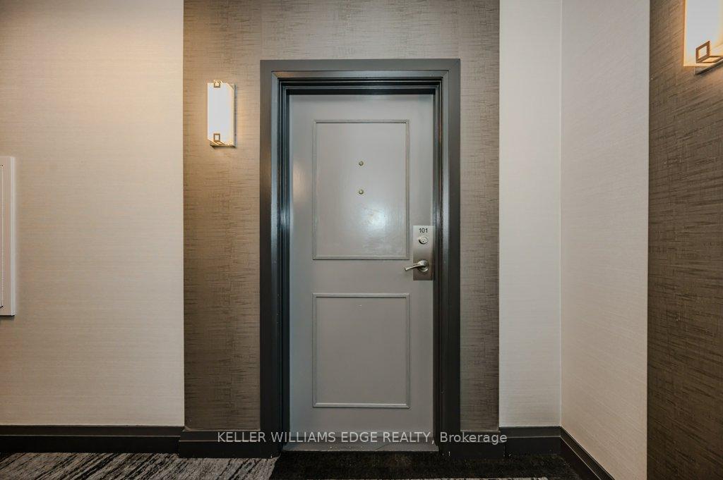 2 Bedrooms Condo at 1150 Parkwest, Mississauga For sale