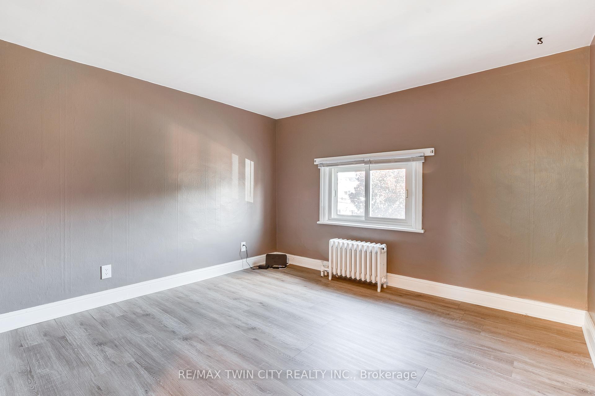 4 Bedrooms Other at 45 East Bend, Hamilton For sale