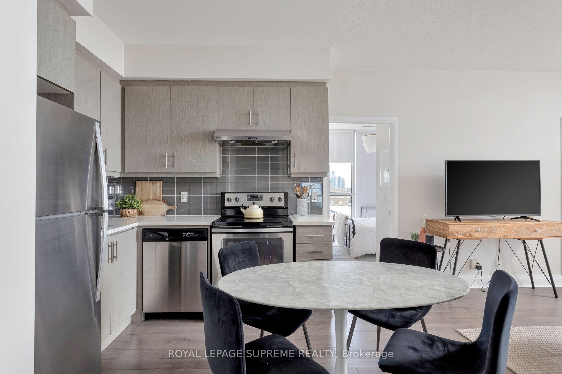 2 Bedrooms Condo at 17 Zorra,  Toronto For sale