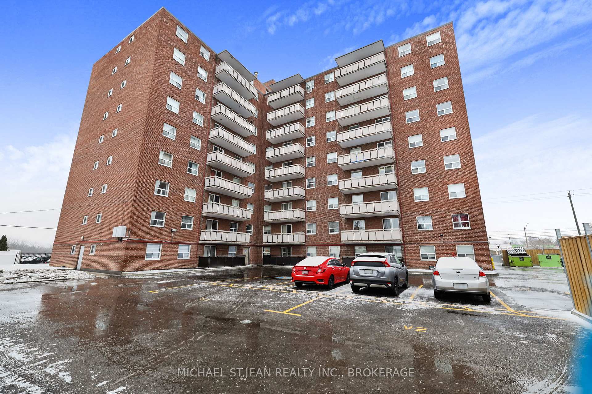 2 Bedrooms Condo at 851 Queenston,  Hamilton For sale