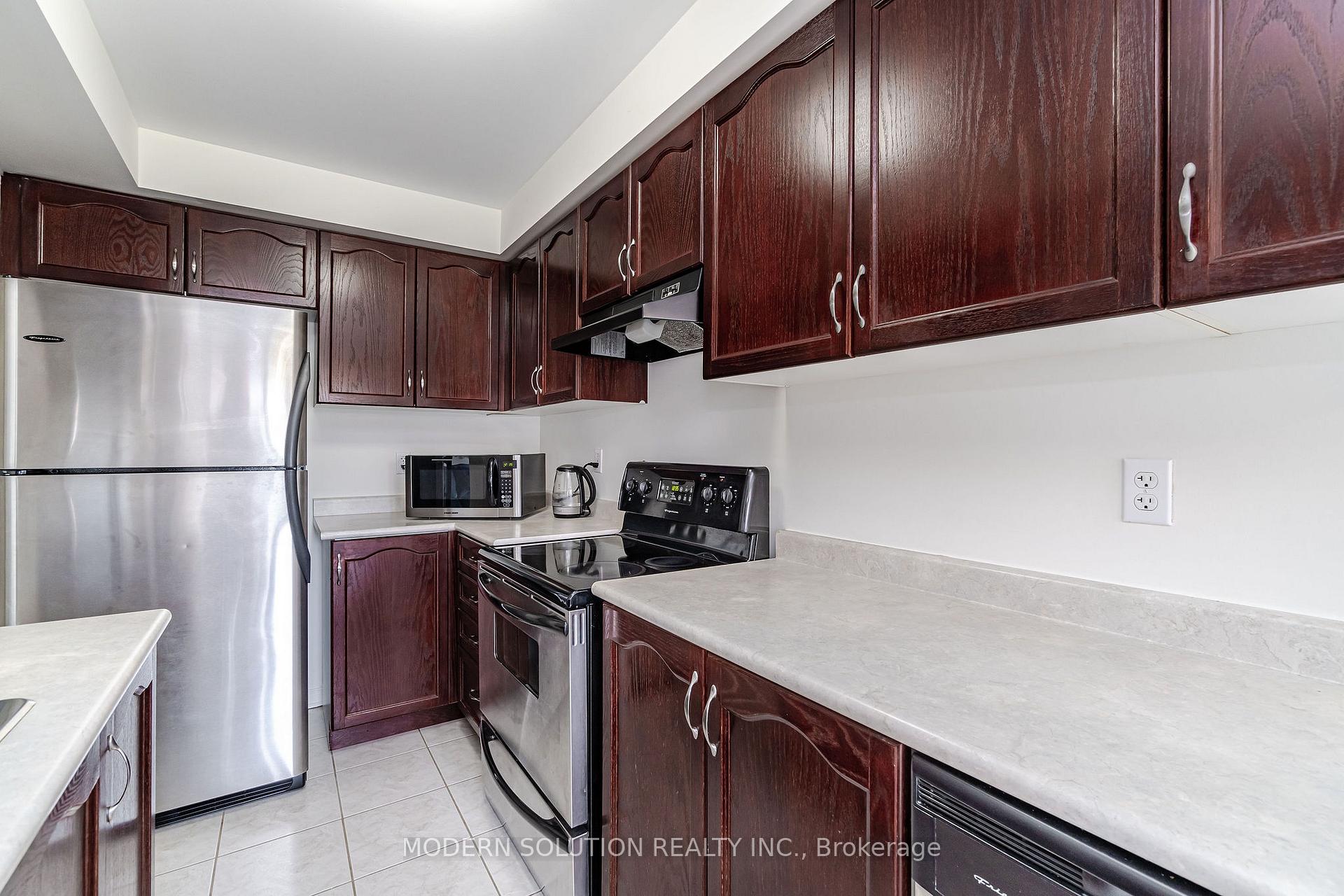 3 Bedrooms Condo at 525 Novo Star, Mississauga For sale