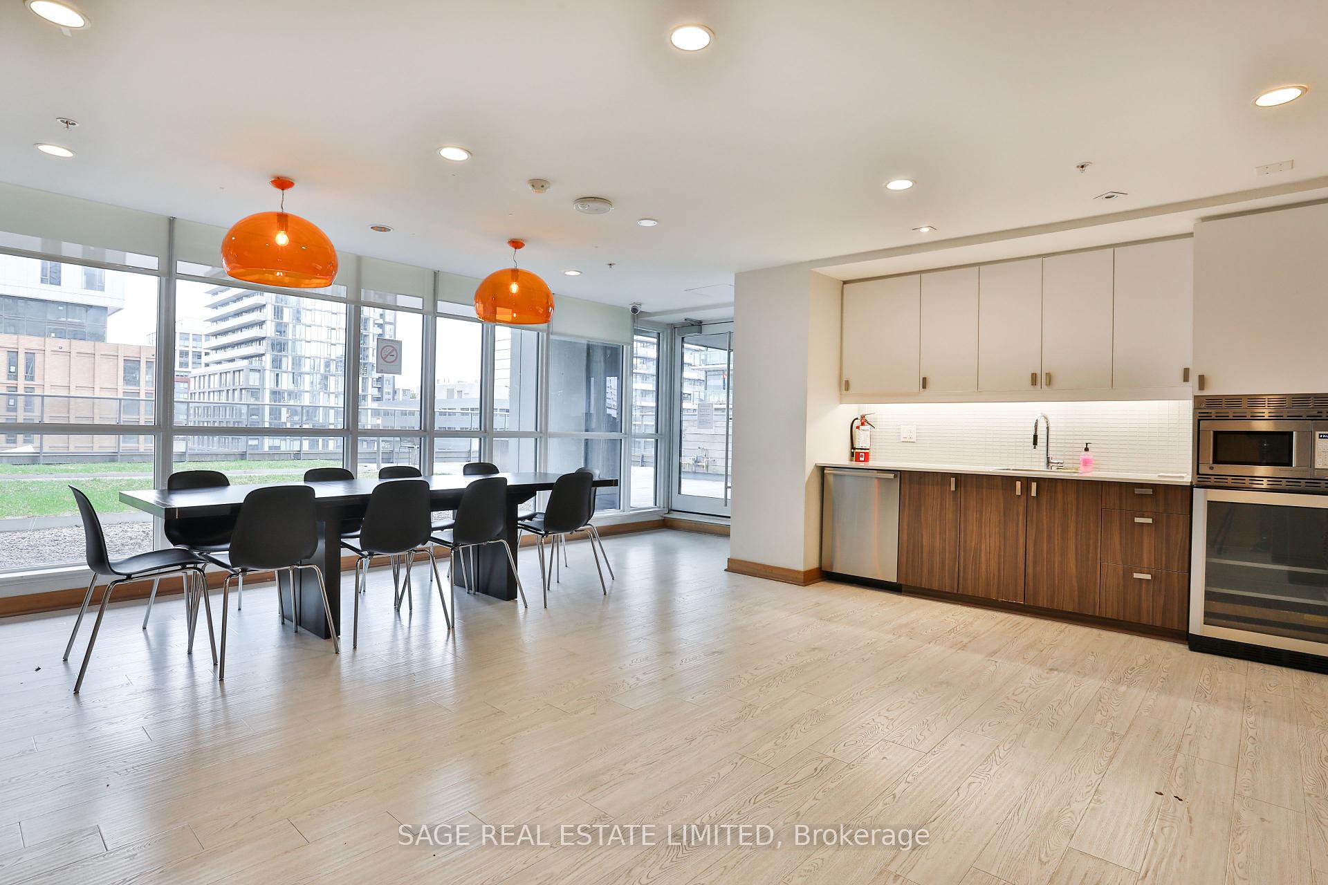 1 Bedroom Condo at 295 Adelaide,  Toronto For sale