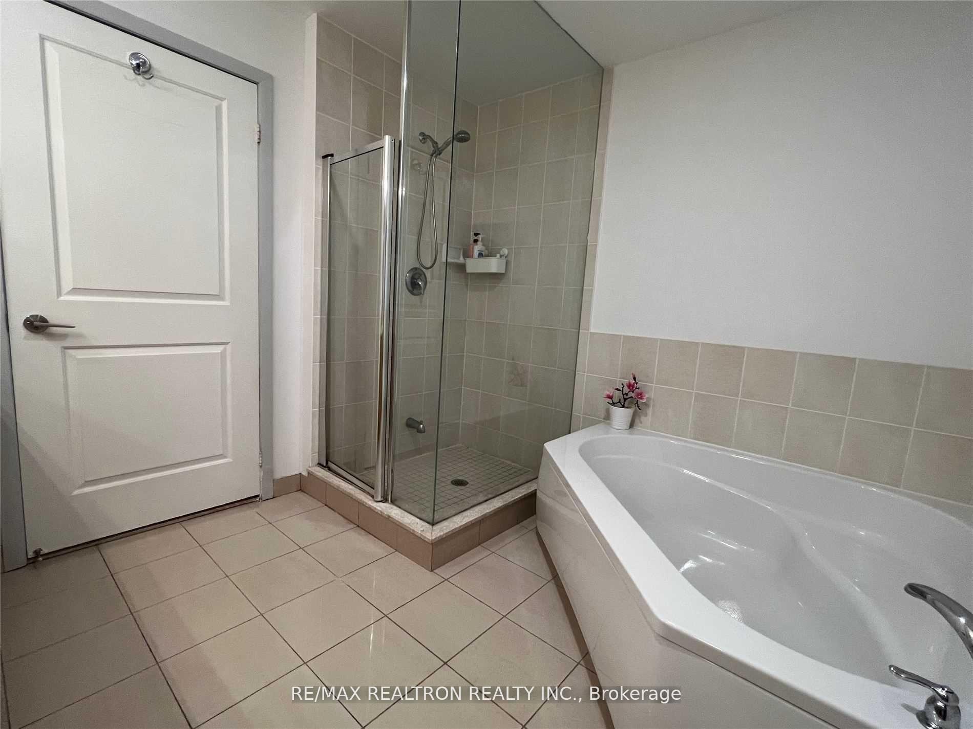 3 Bedrooms Condo at 4968 Yonge,  Toronto For sale
