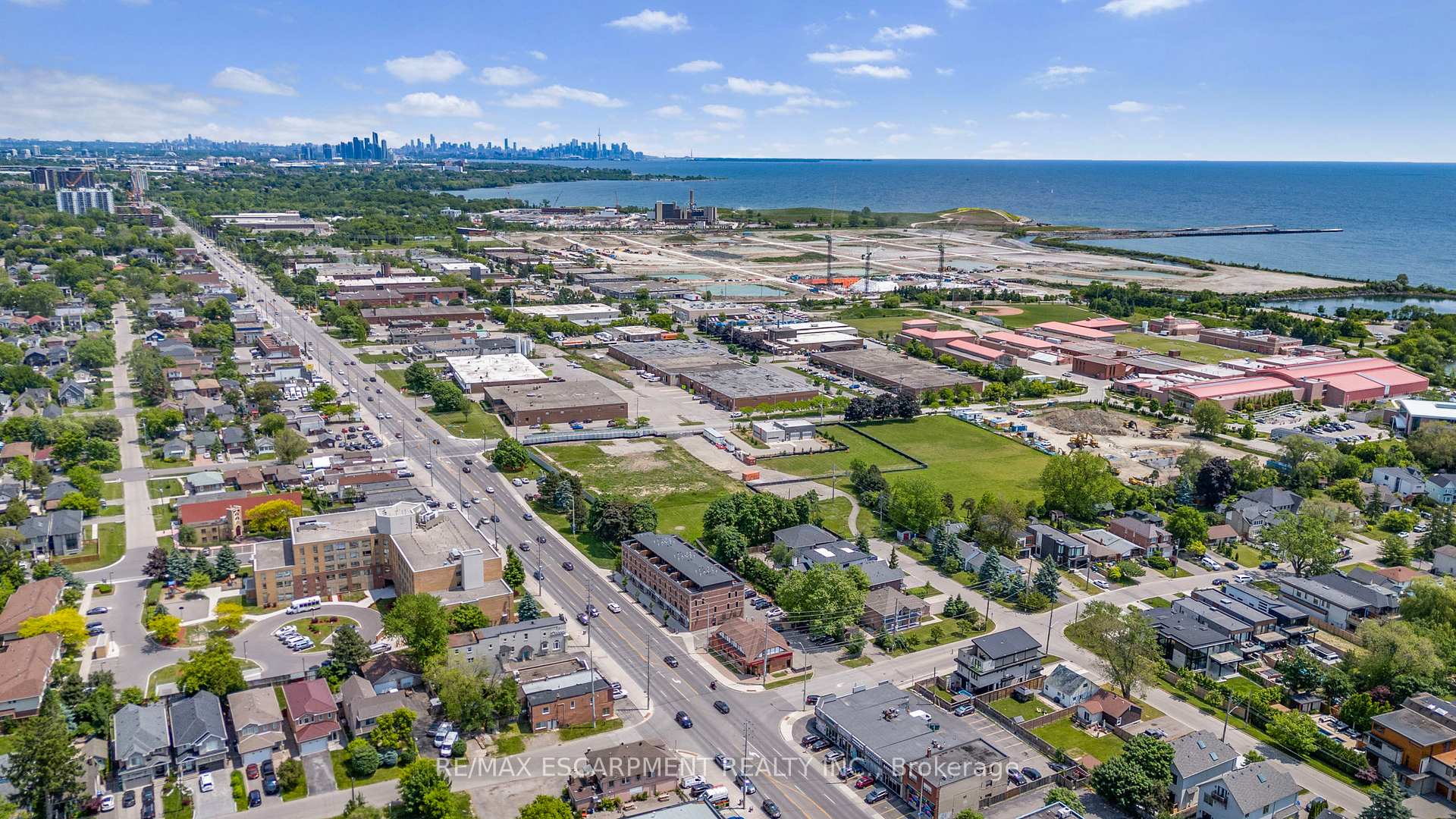 2 Bedrooms Condo at 760 Lakeshore, Mississauga For sale
