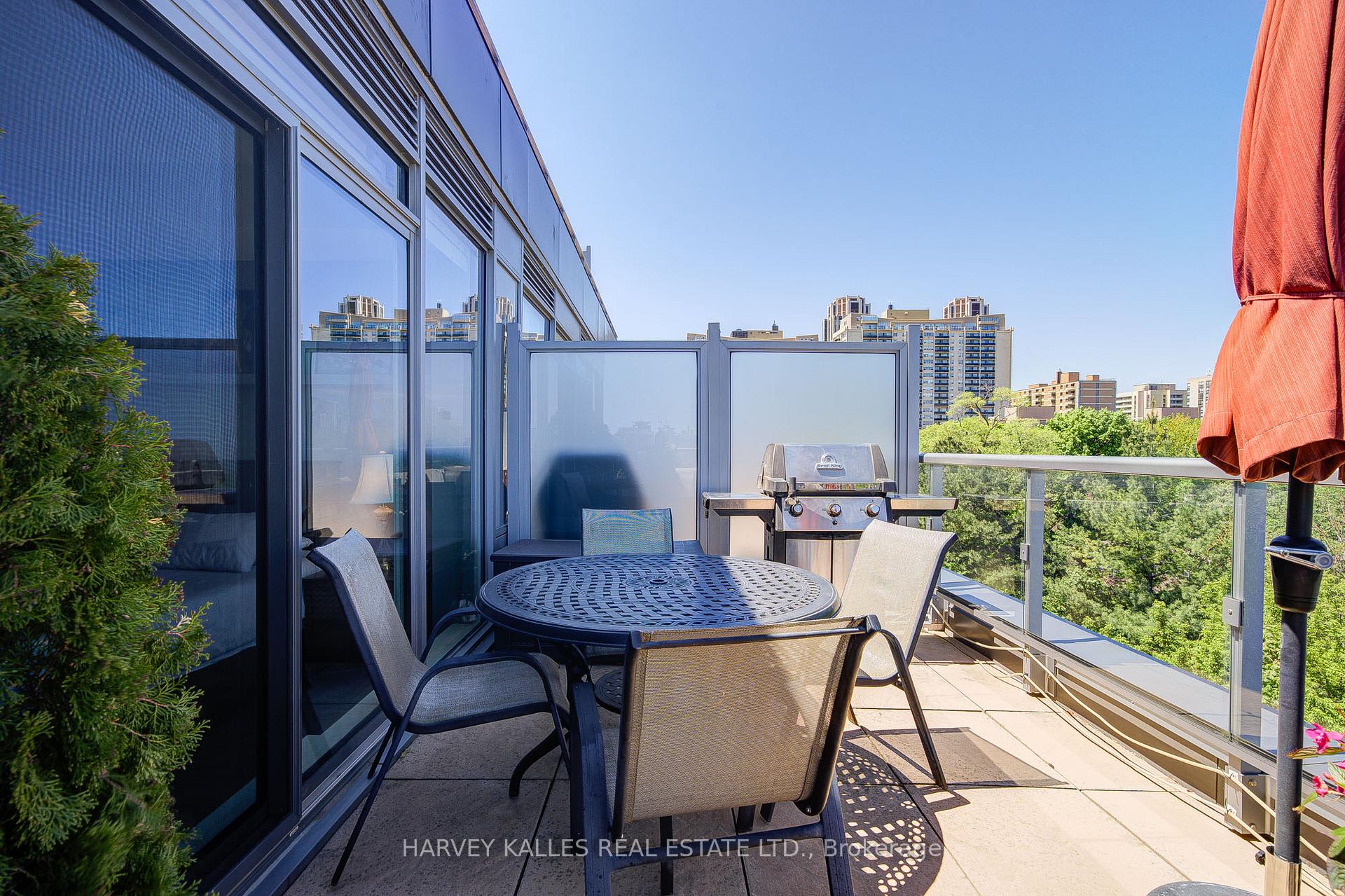 2 Bedrooms Condo at 6 Parkwood, Toronto For sale